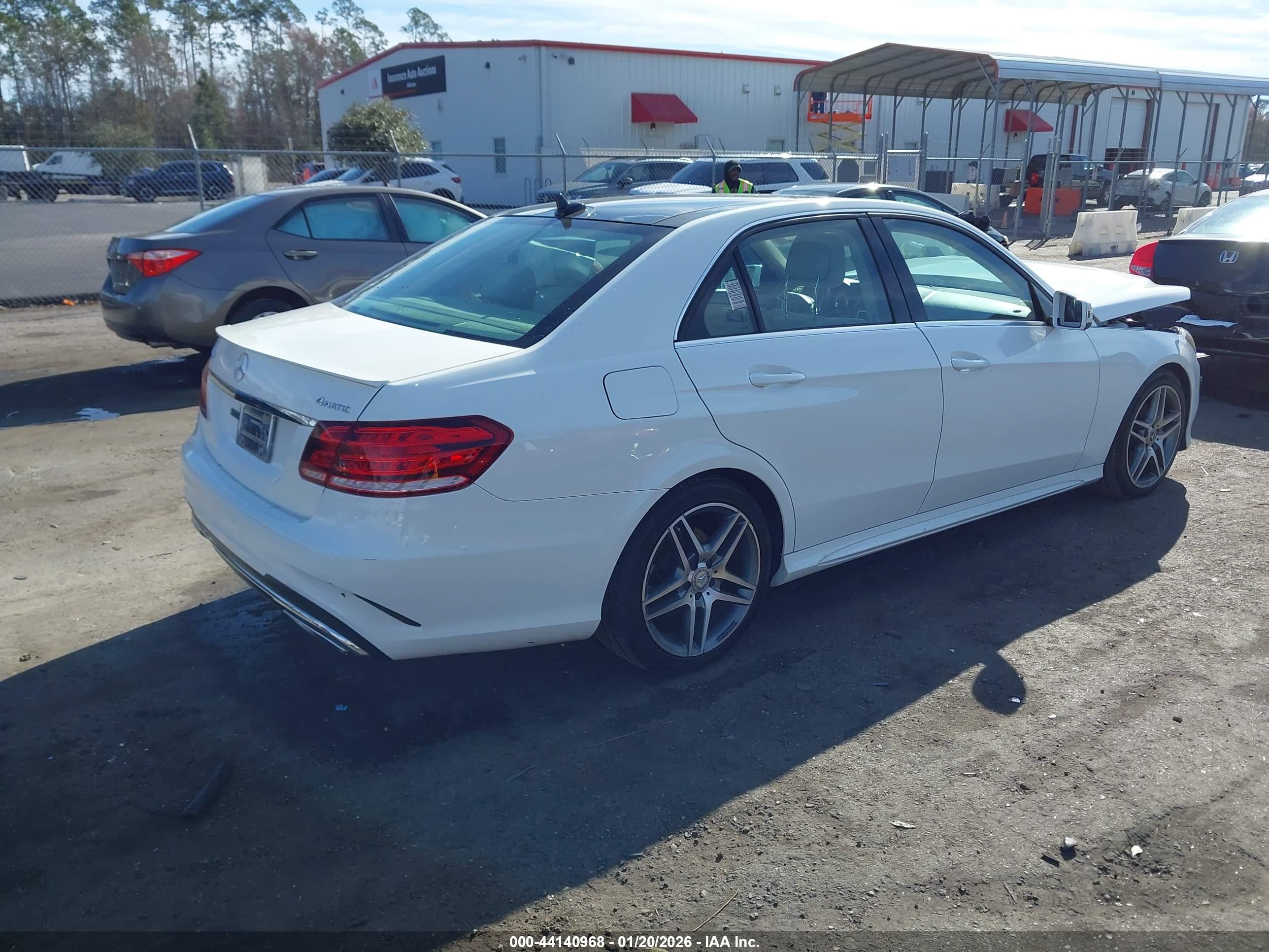 MERCEDES-BENZ E image 4