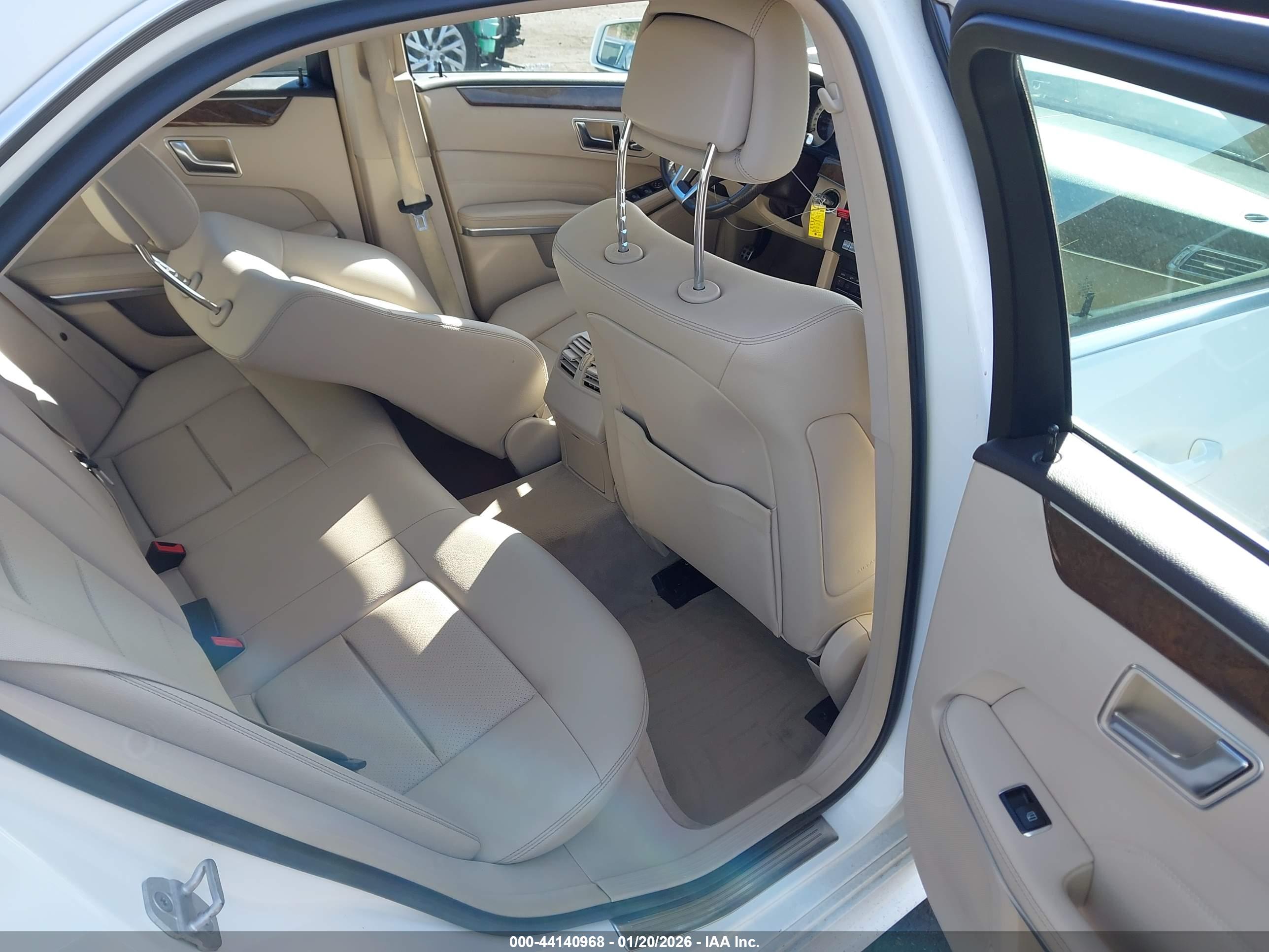 MERCEDES-BENZ E image 8