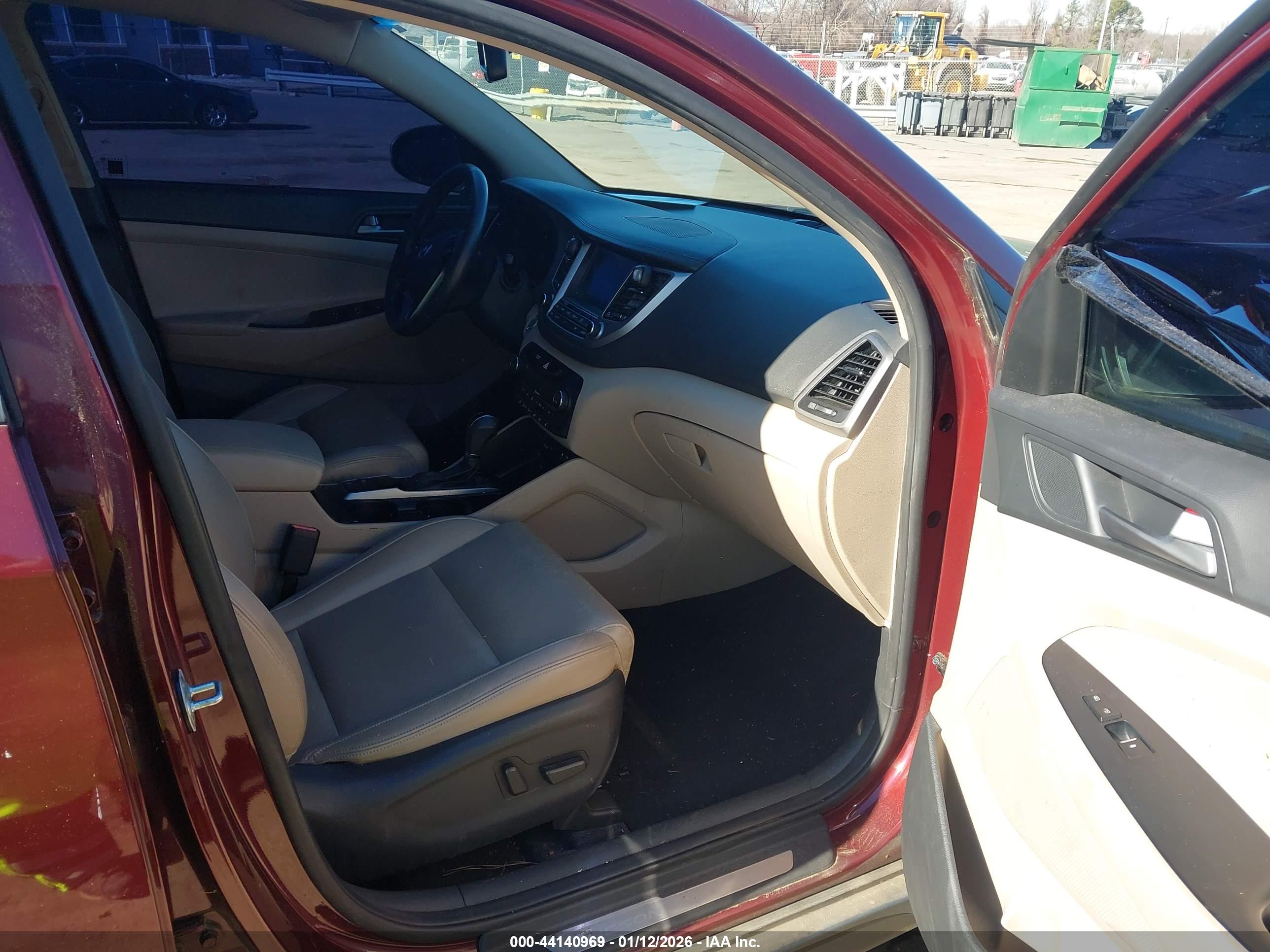 HYUNDAI TUCSON image 5