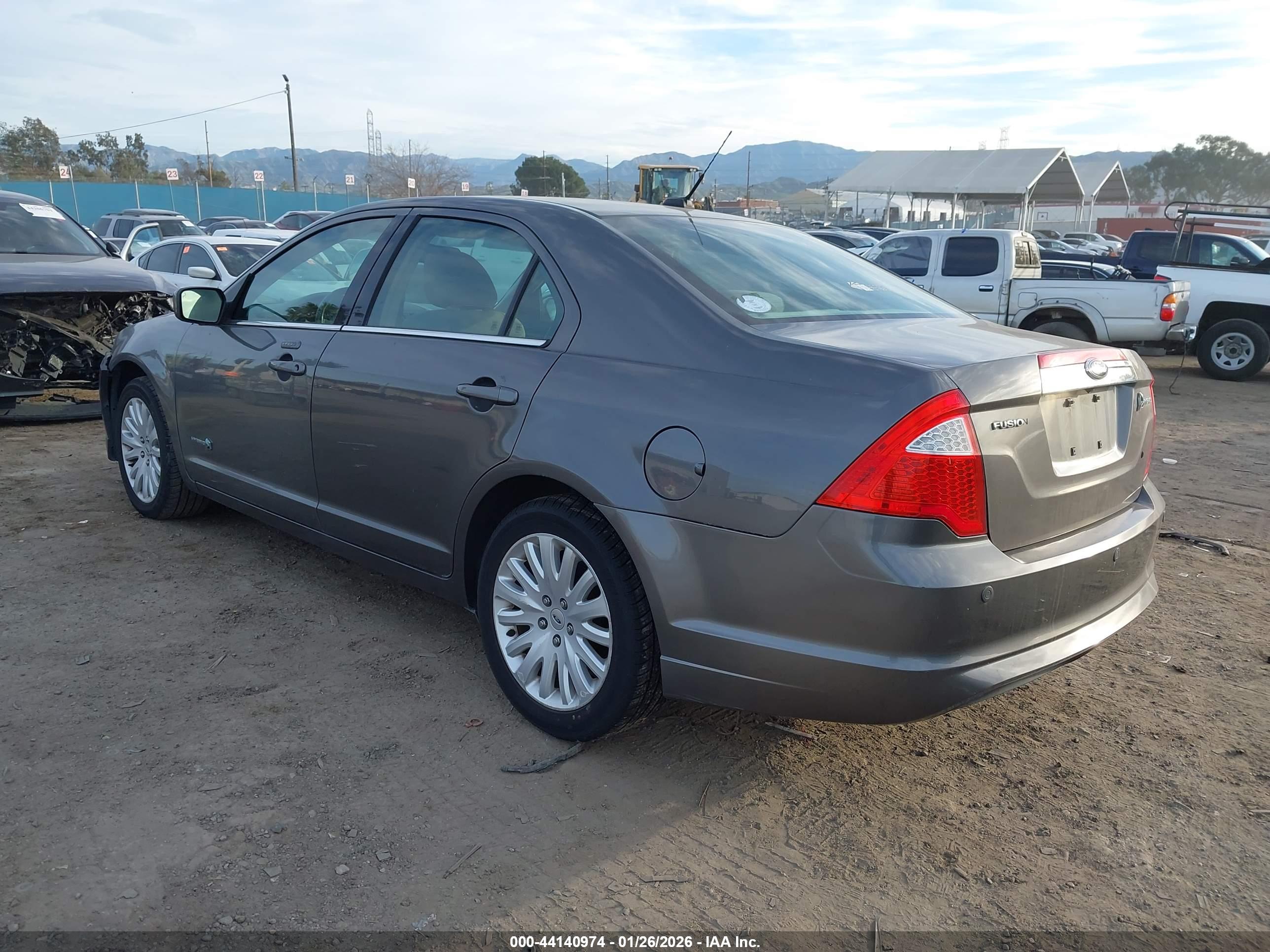FORD FUSION image 3