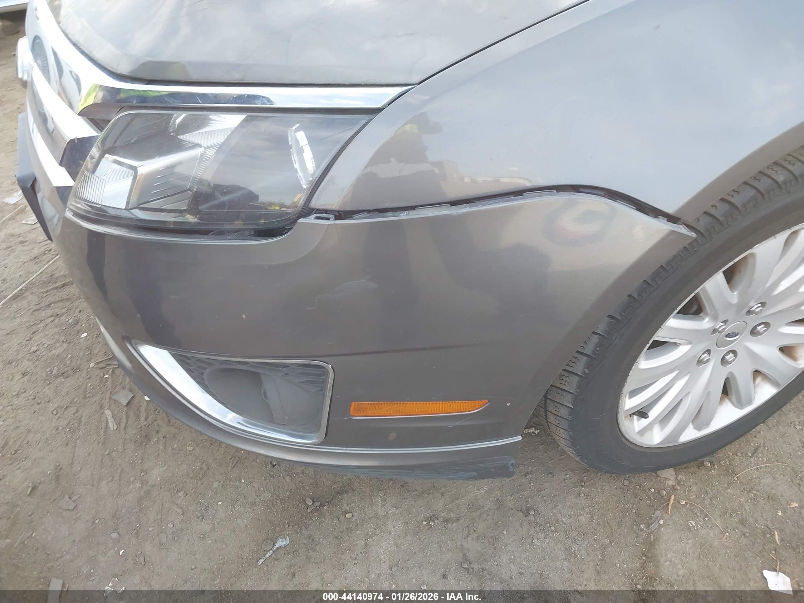 FORD FUSION image 6
