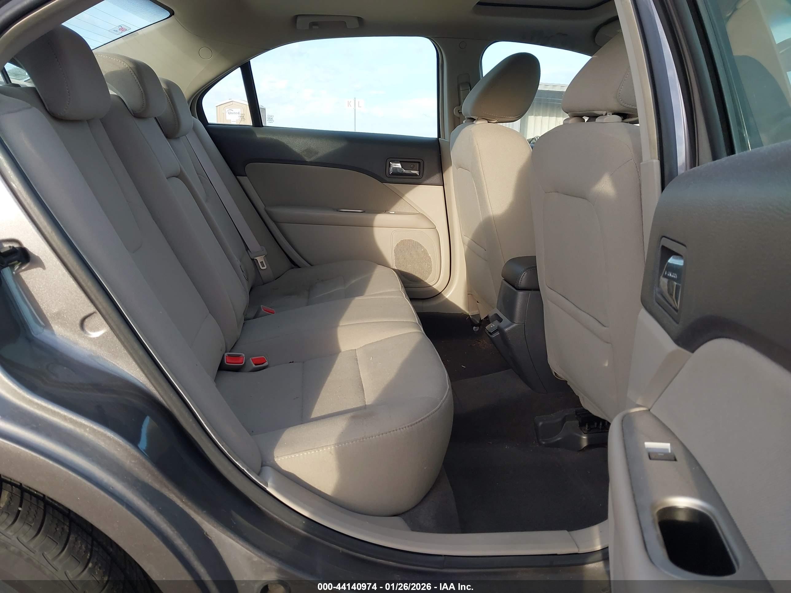 FORD FUSION image 8