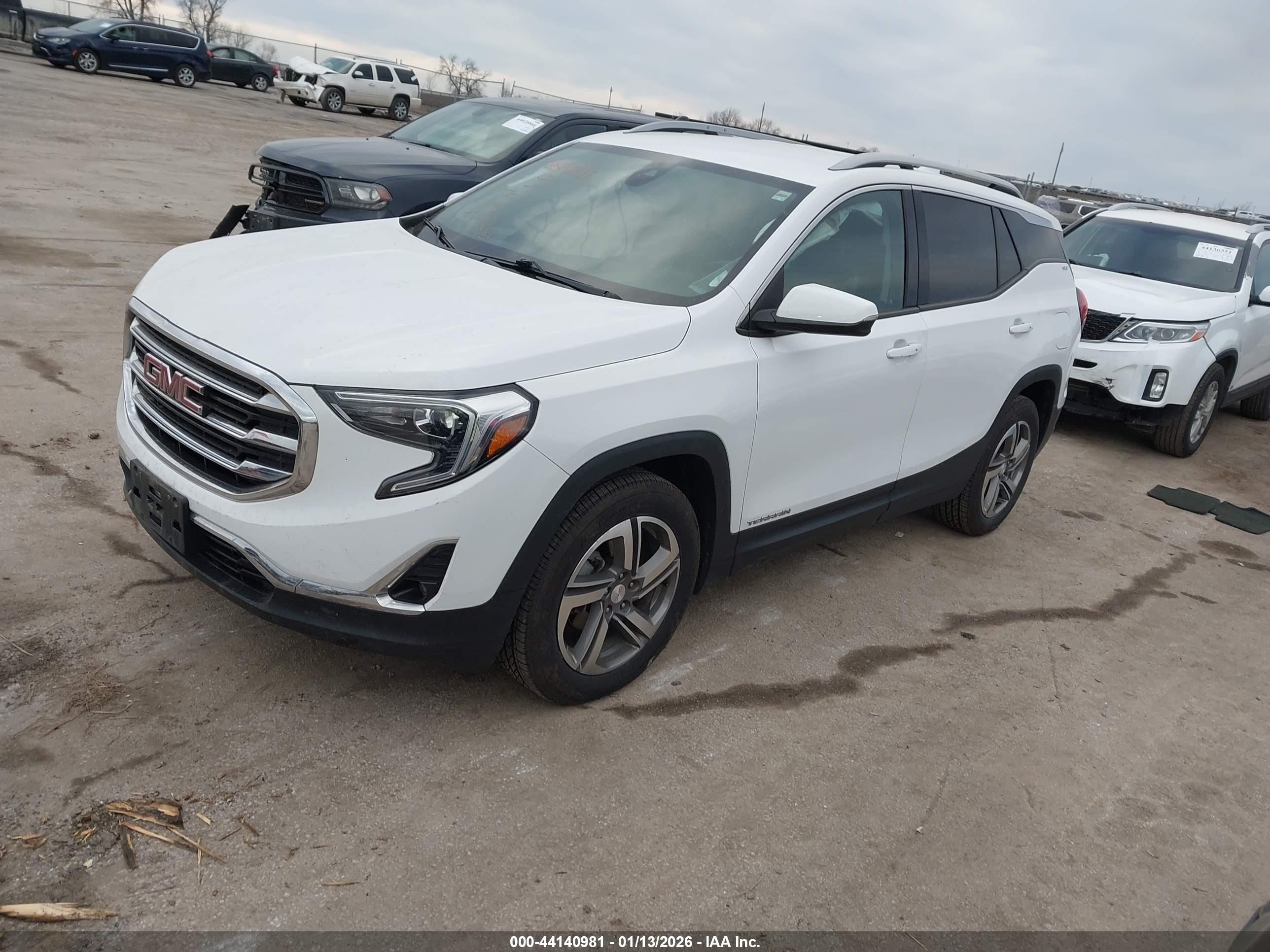 GMC TERRAIN image 2