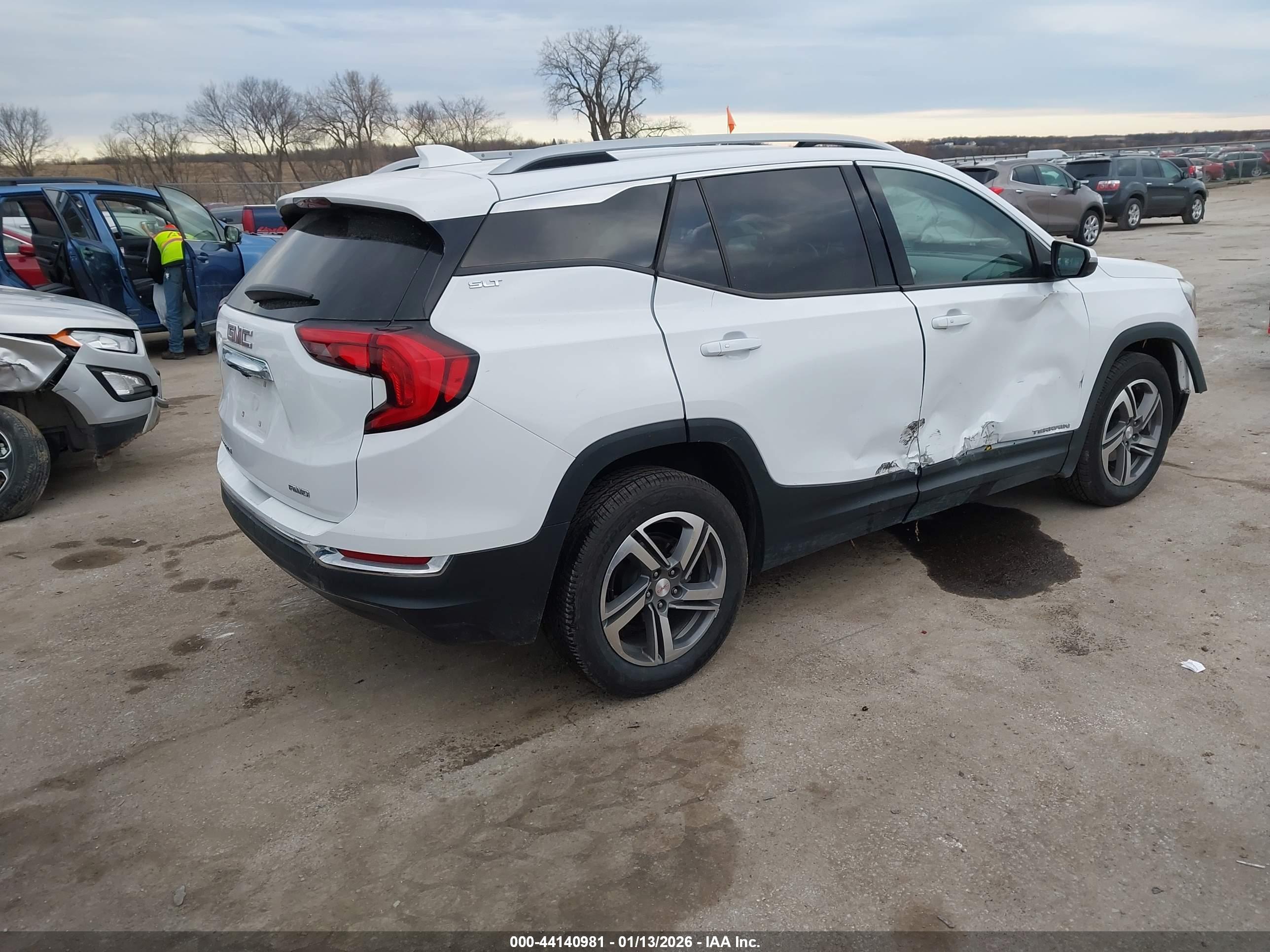 GMC TERRAIN image 4