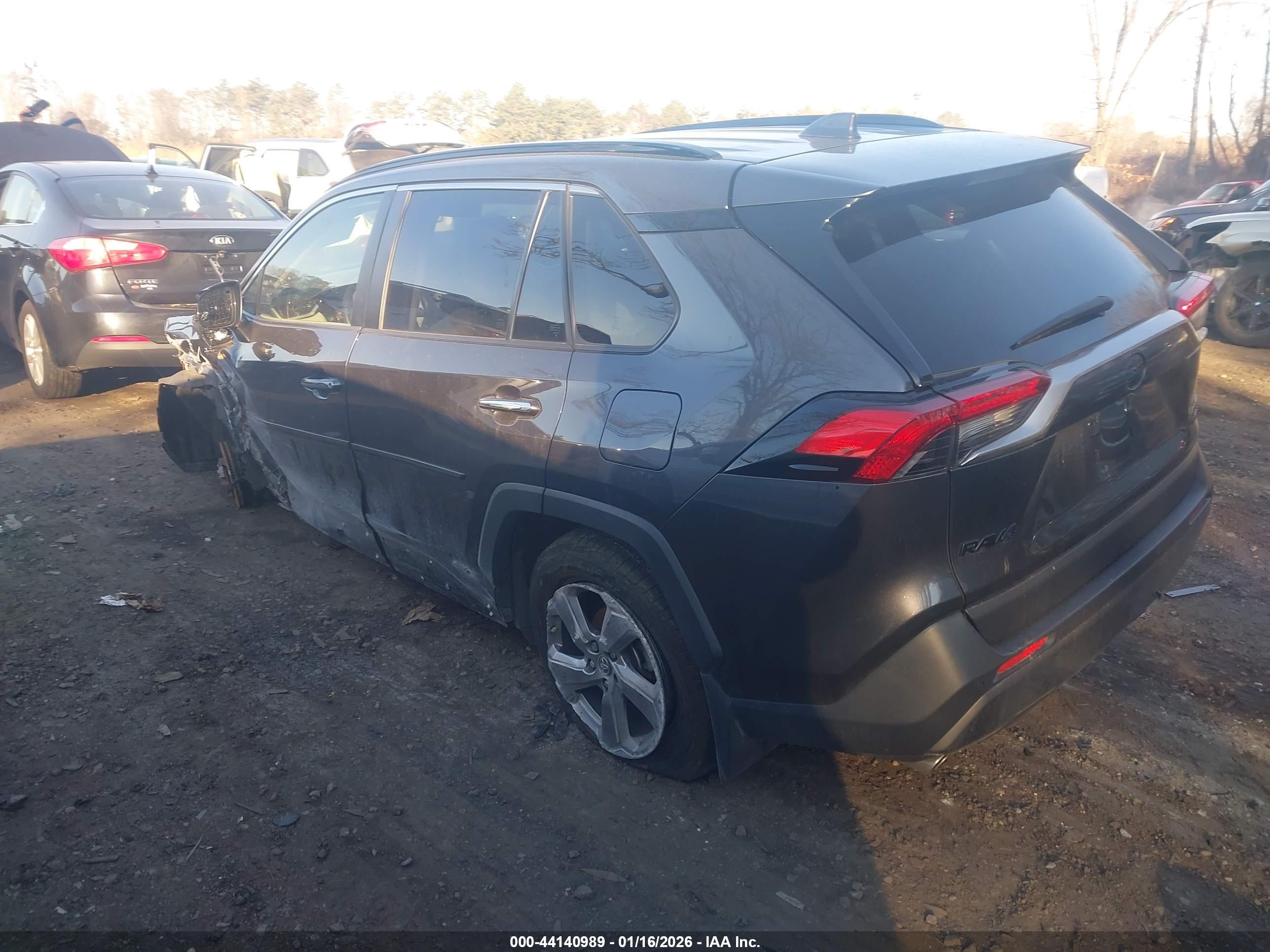 TOYOTA RAV4 image 3