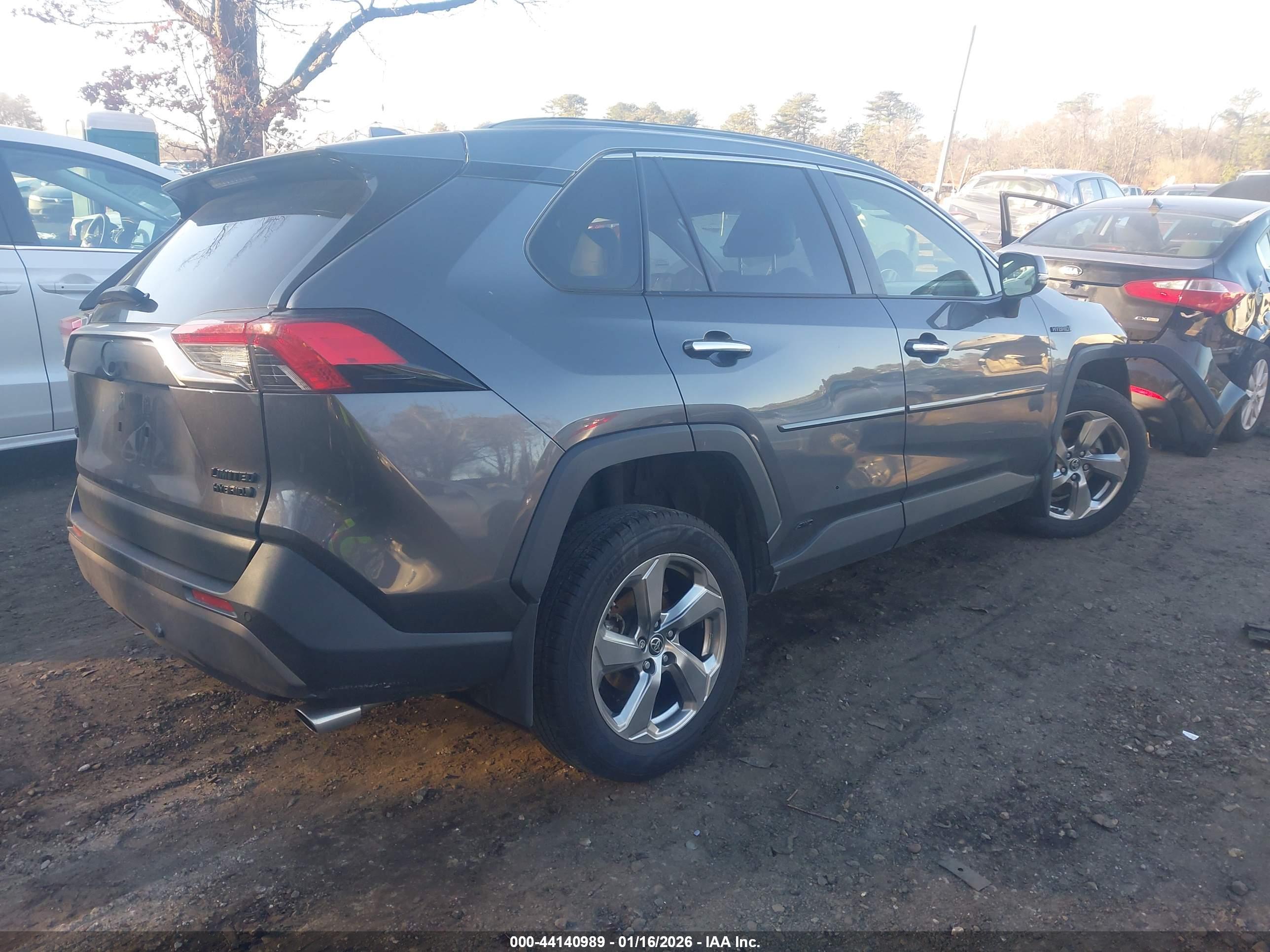 TOYOTA RAV4 image 4