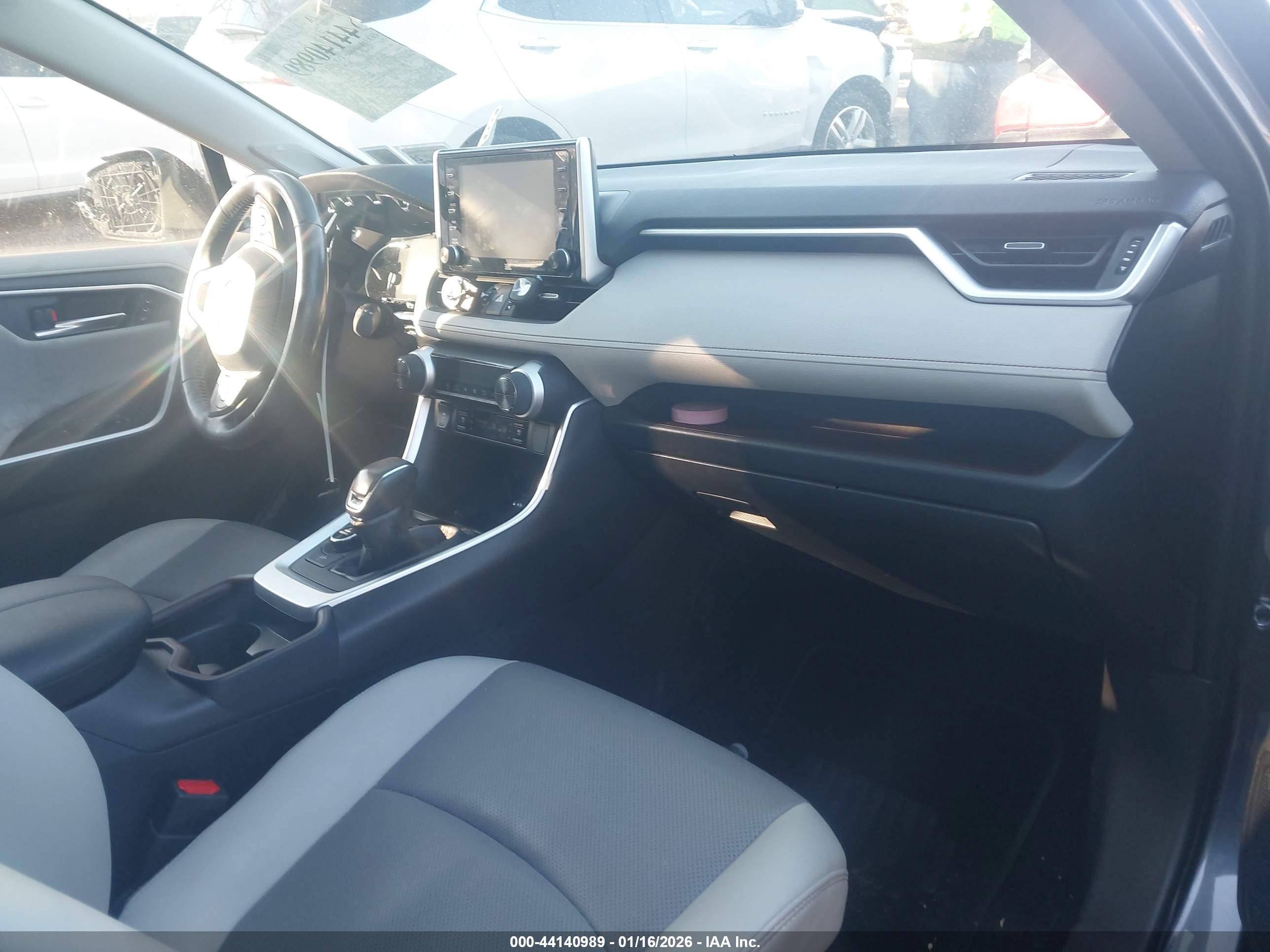 TOYOTA RAV4 image 5