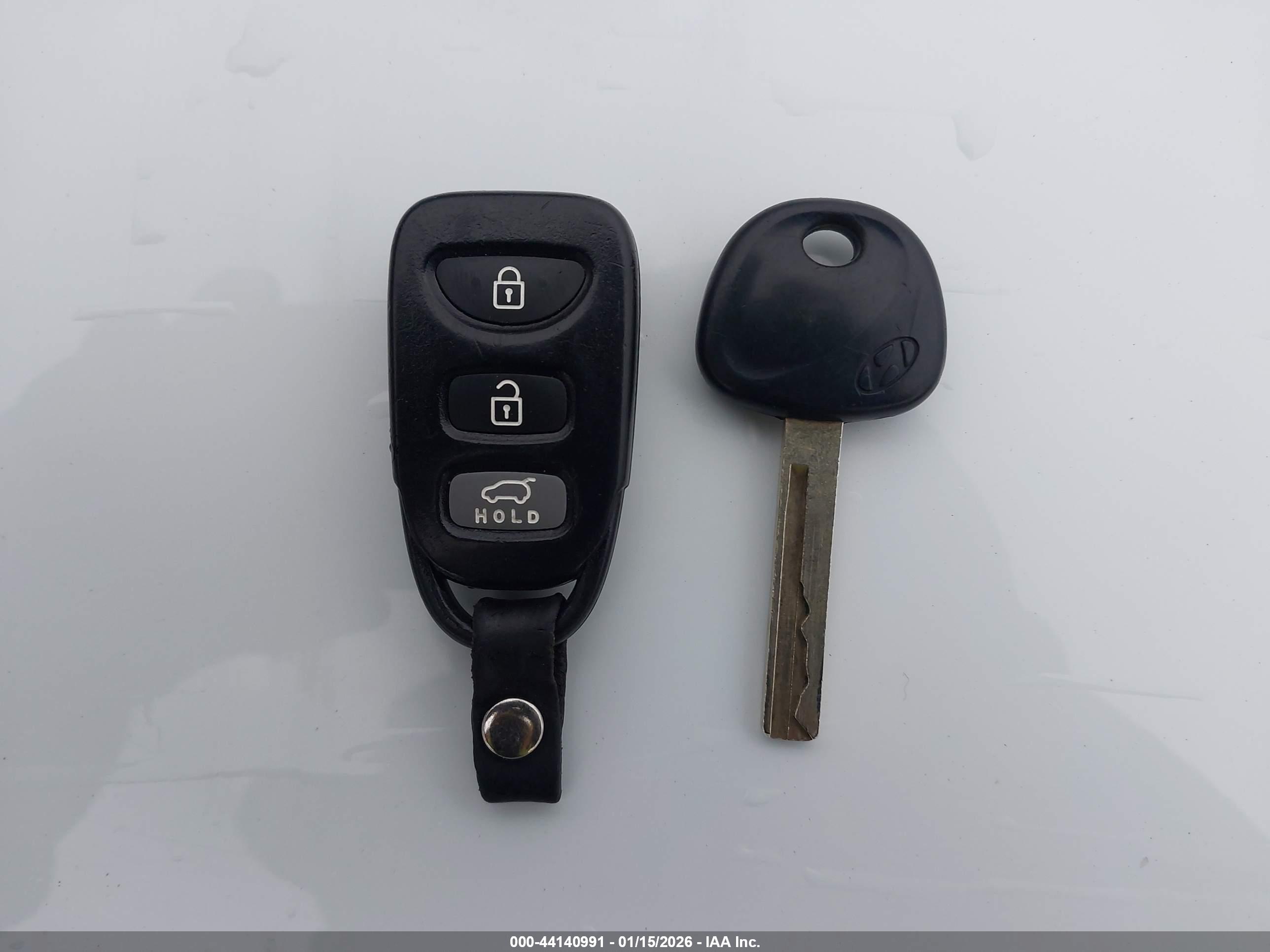 HYUNDAI VELOSTER image 11