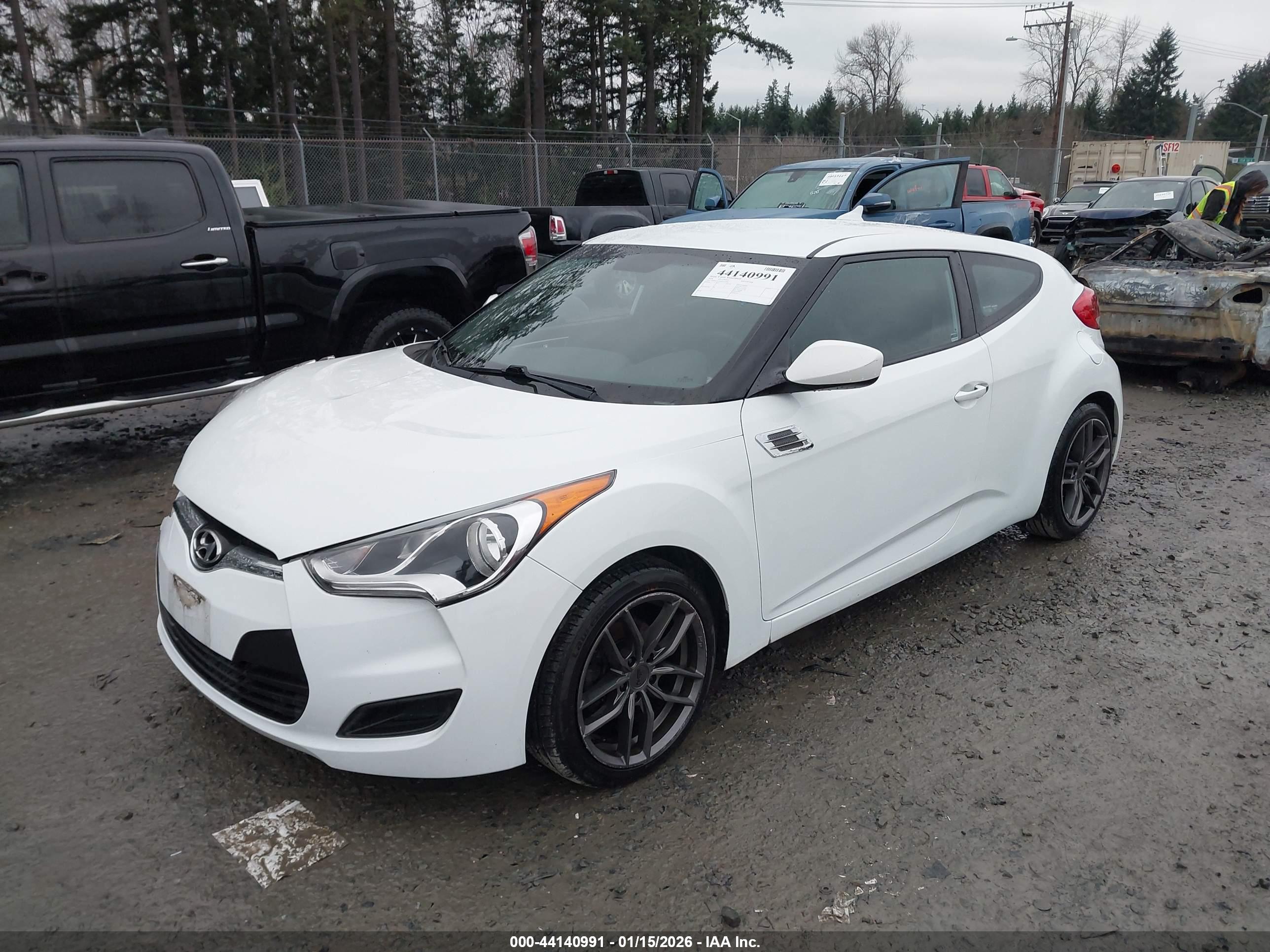 HYUNDAI VELOSTER image 2