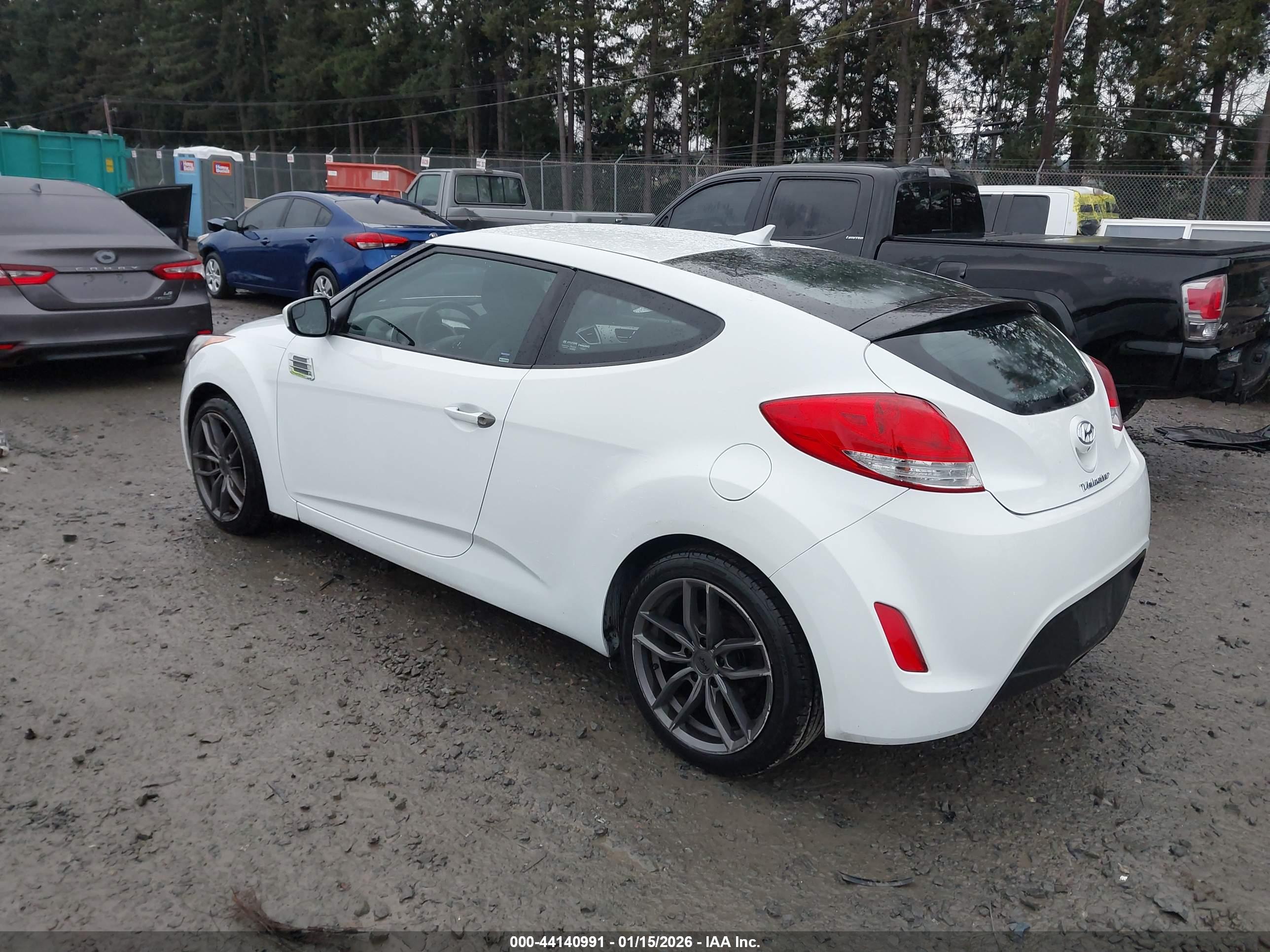HYUNDAI VELOSTER image 3