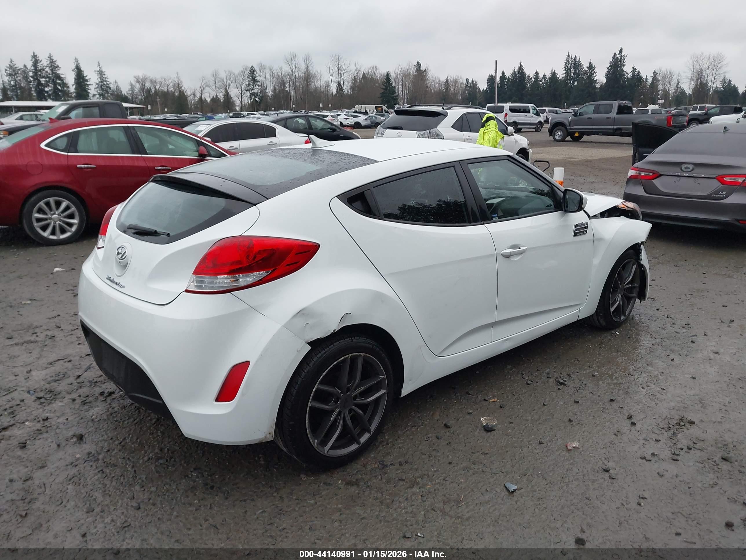 HYUNDAI VELOSTER image 4