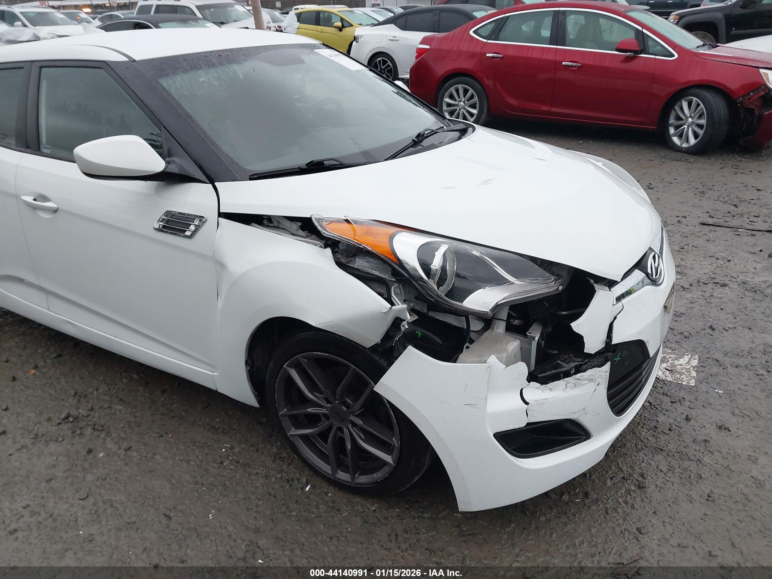 HYUNDAI VELOSTER image 6