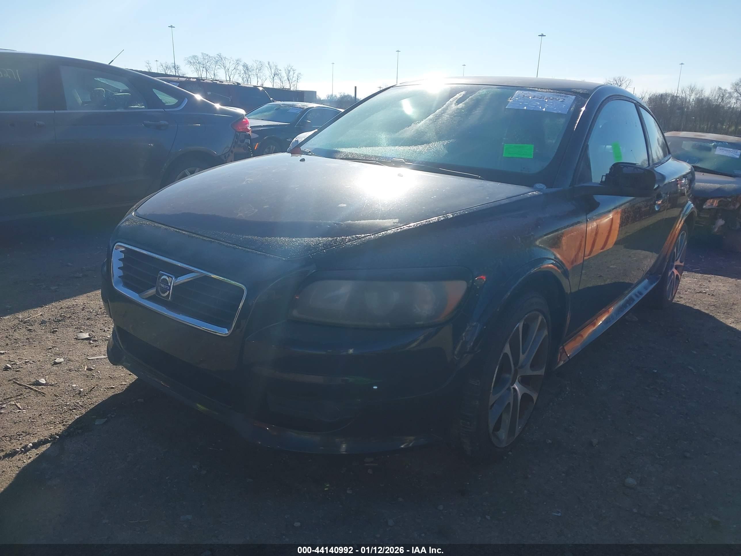 VOLVO C30 image 2