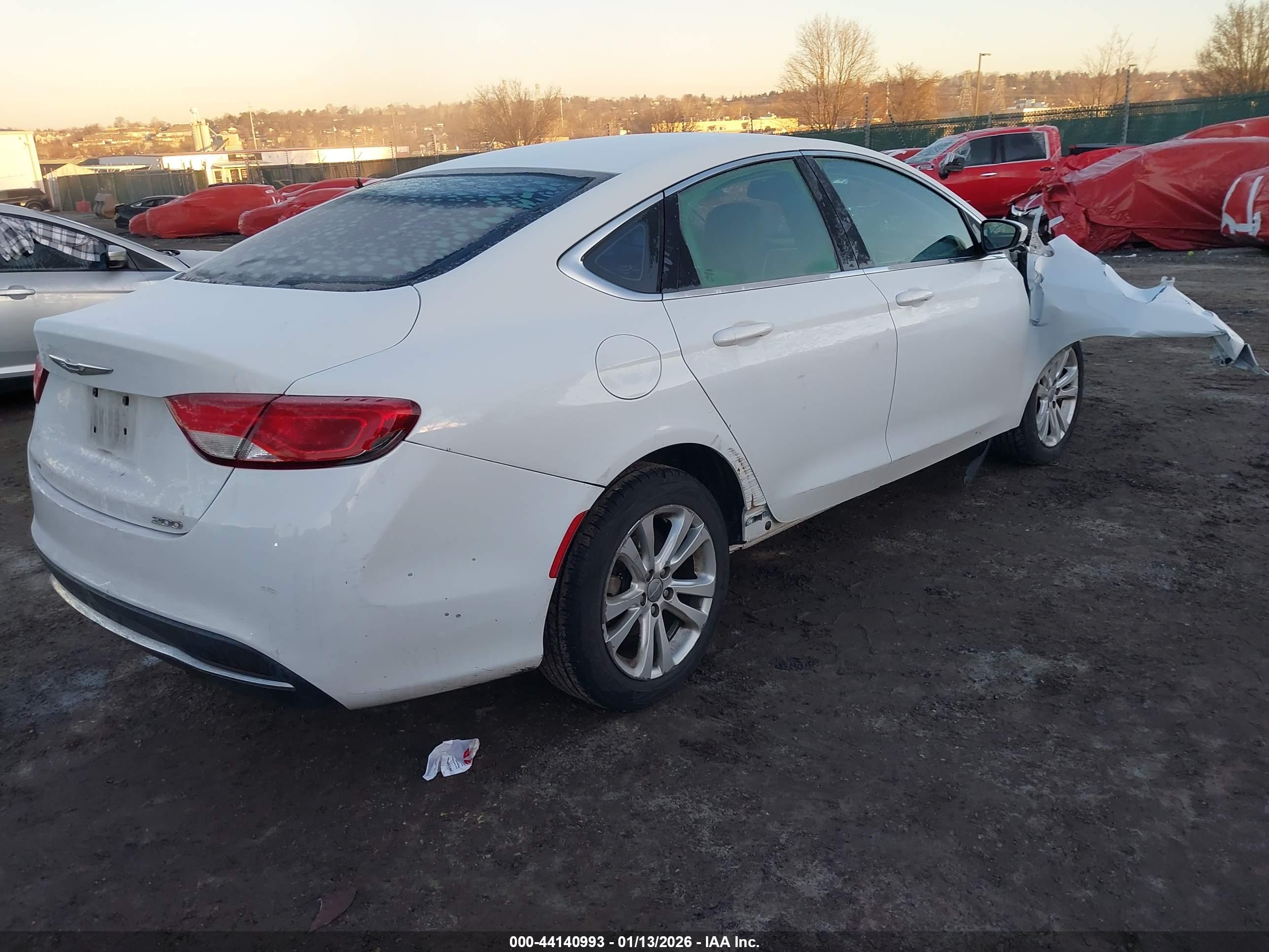 CHRYSLER 200 image 4