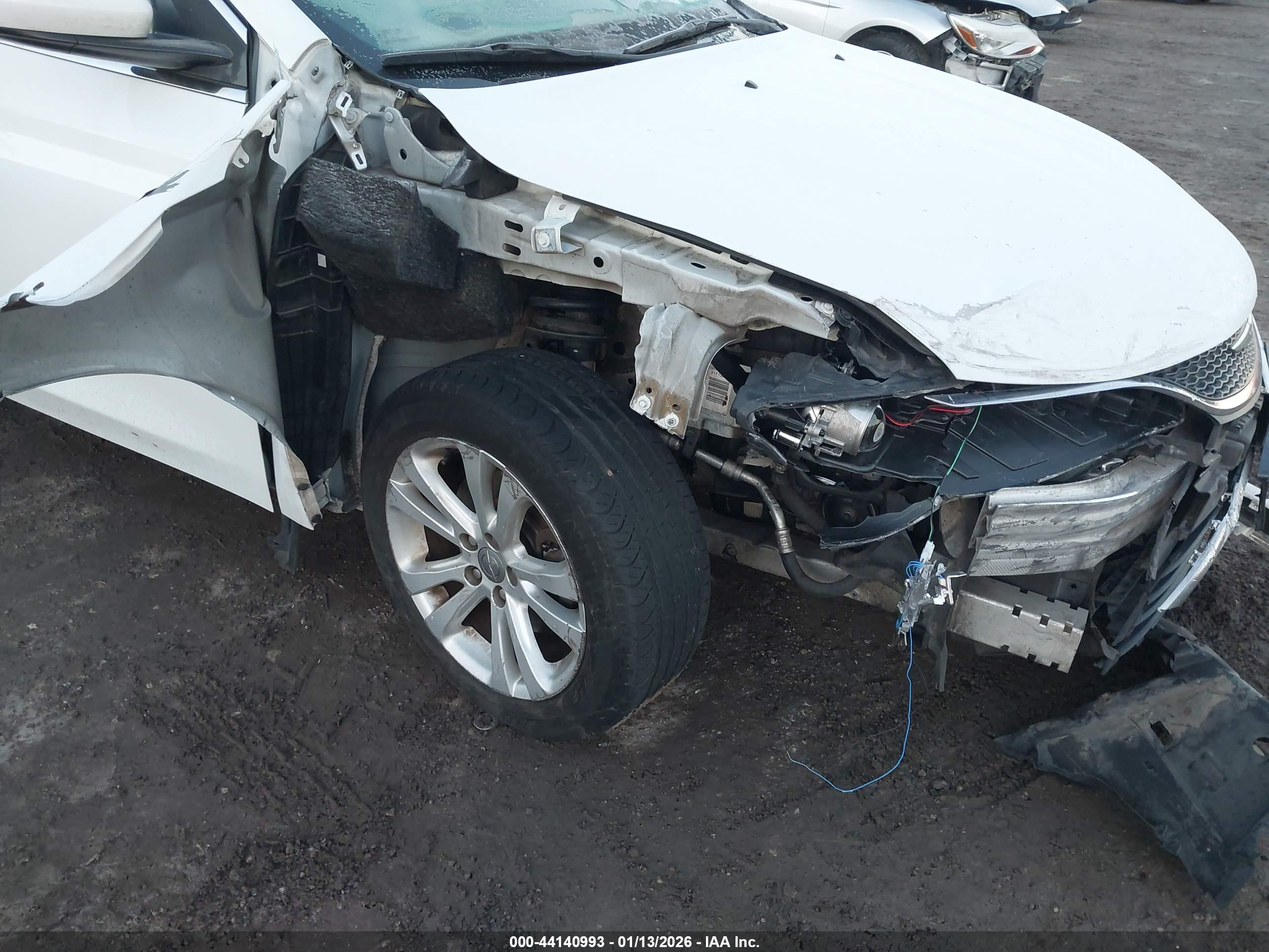 CHRYSLER 200 image 6