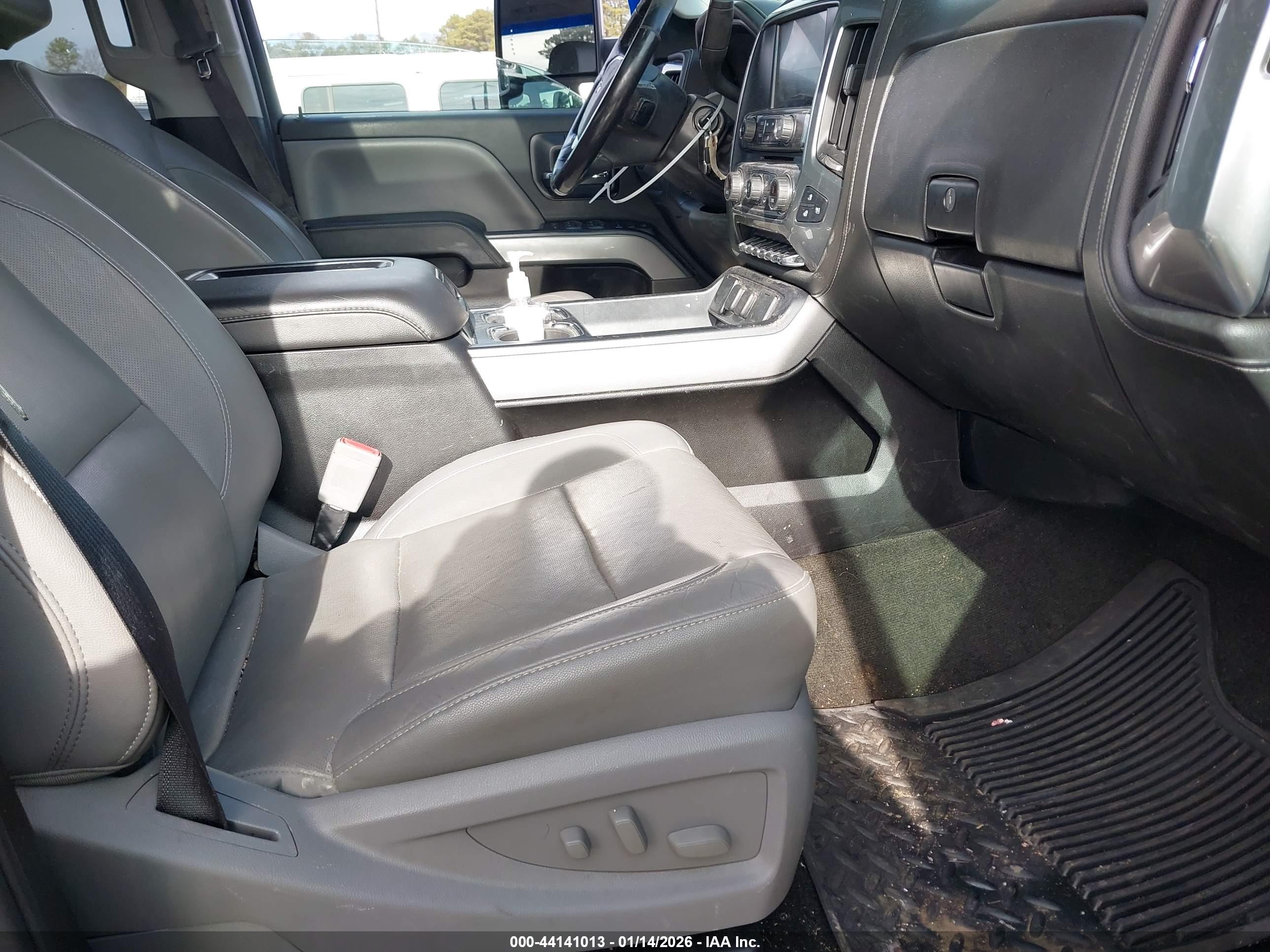 CHEVROLET SILVERADO image 5