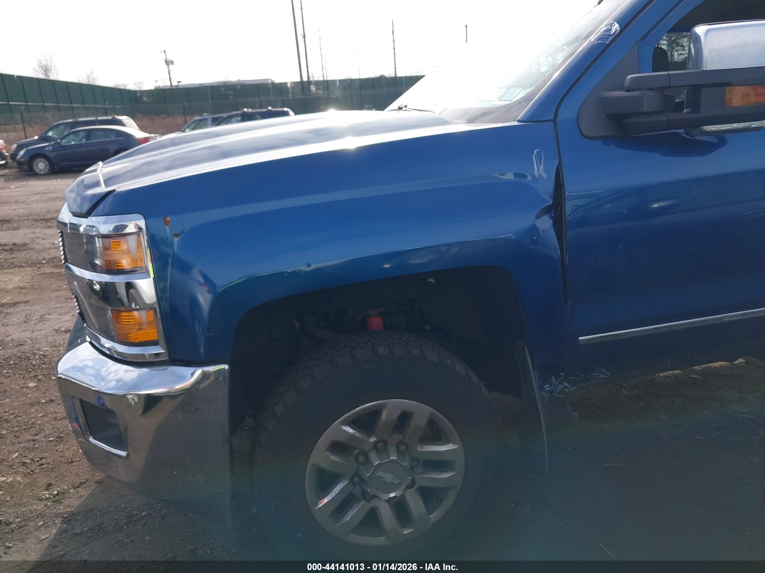 CHEVROLET SILVERADO image 6