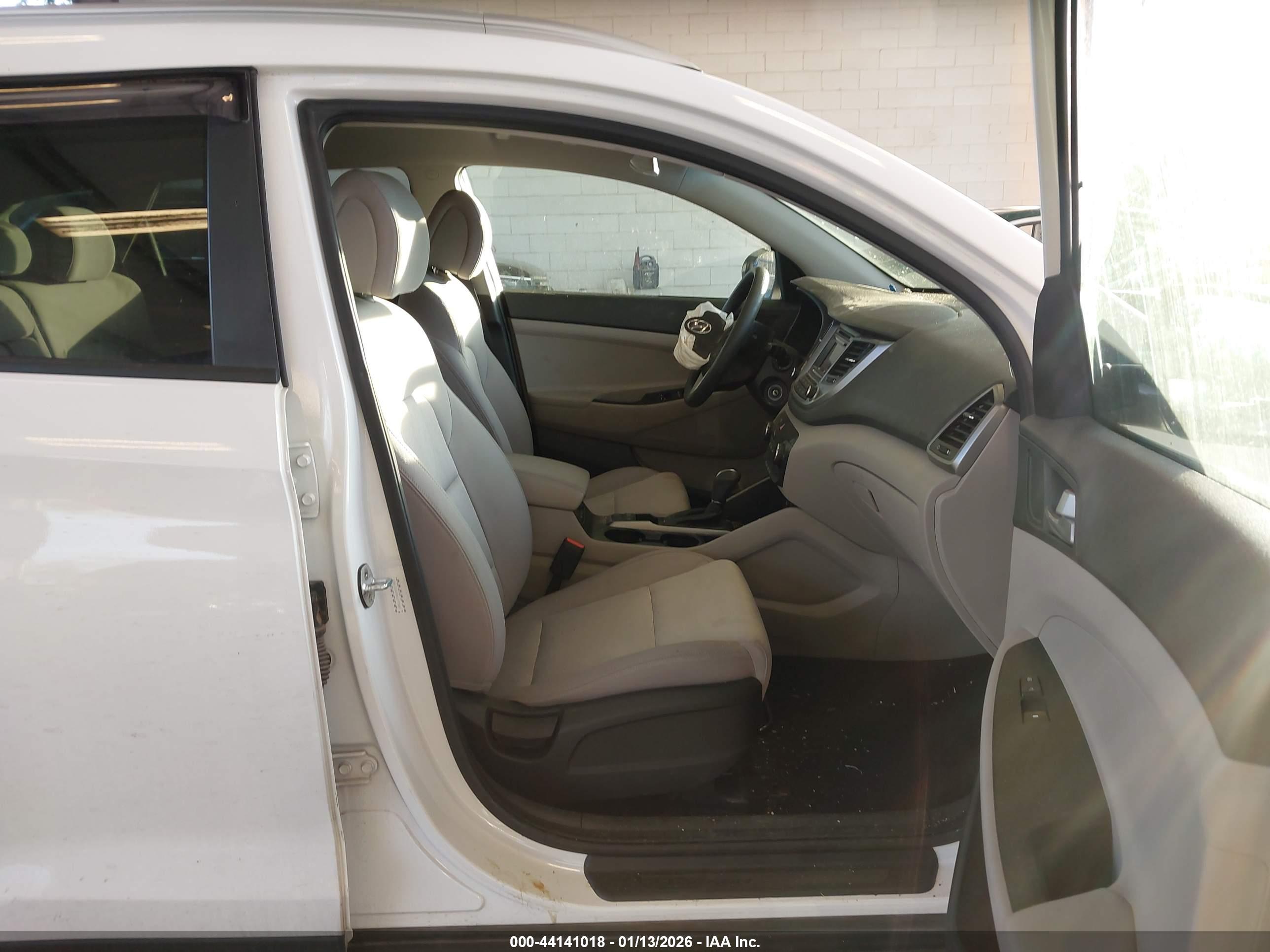 HYUNDAI TUCSON image 5