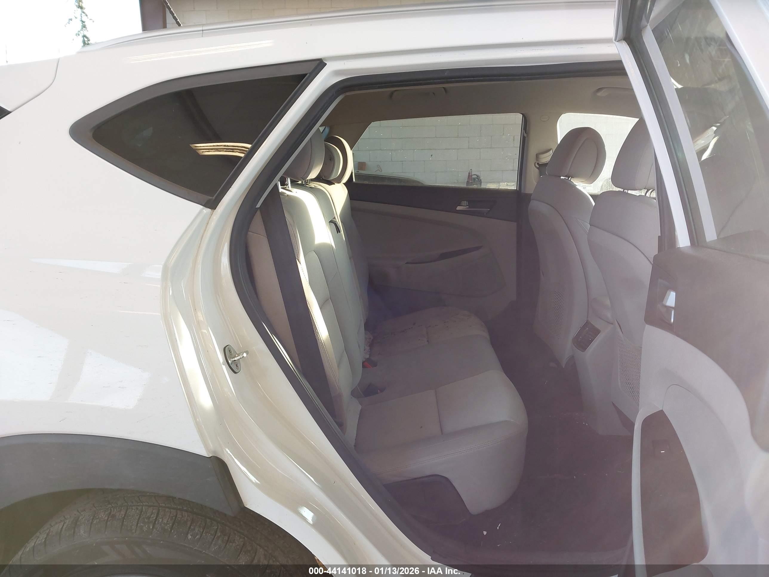HYUNDAI TUCSON image 8