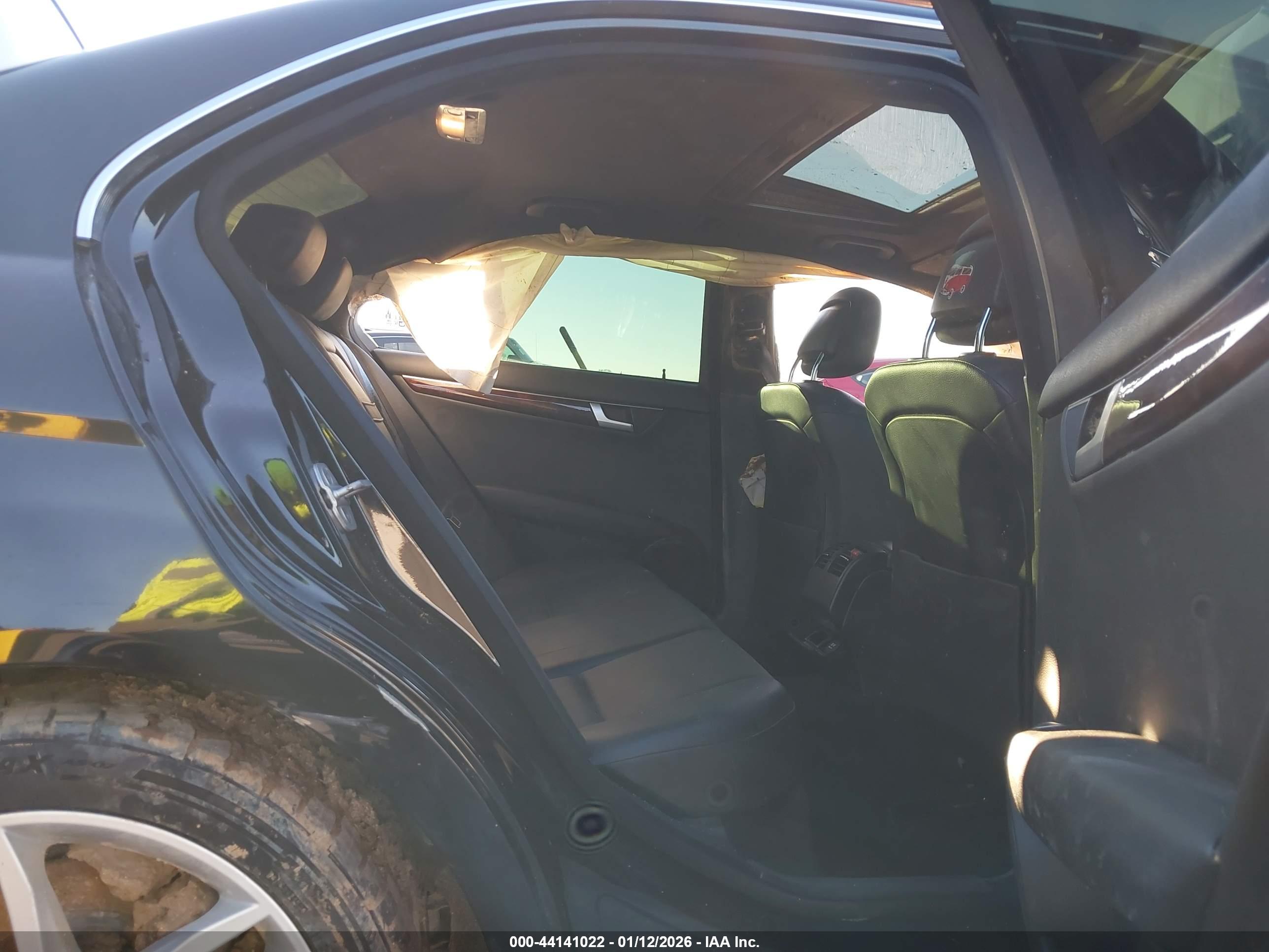 MERCEDES-BENZ C-CLASS image 8