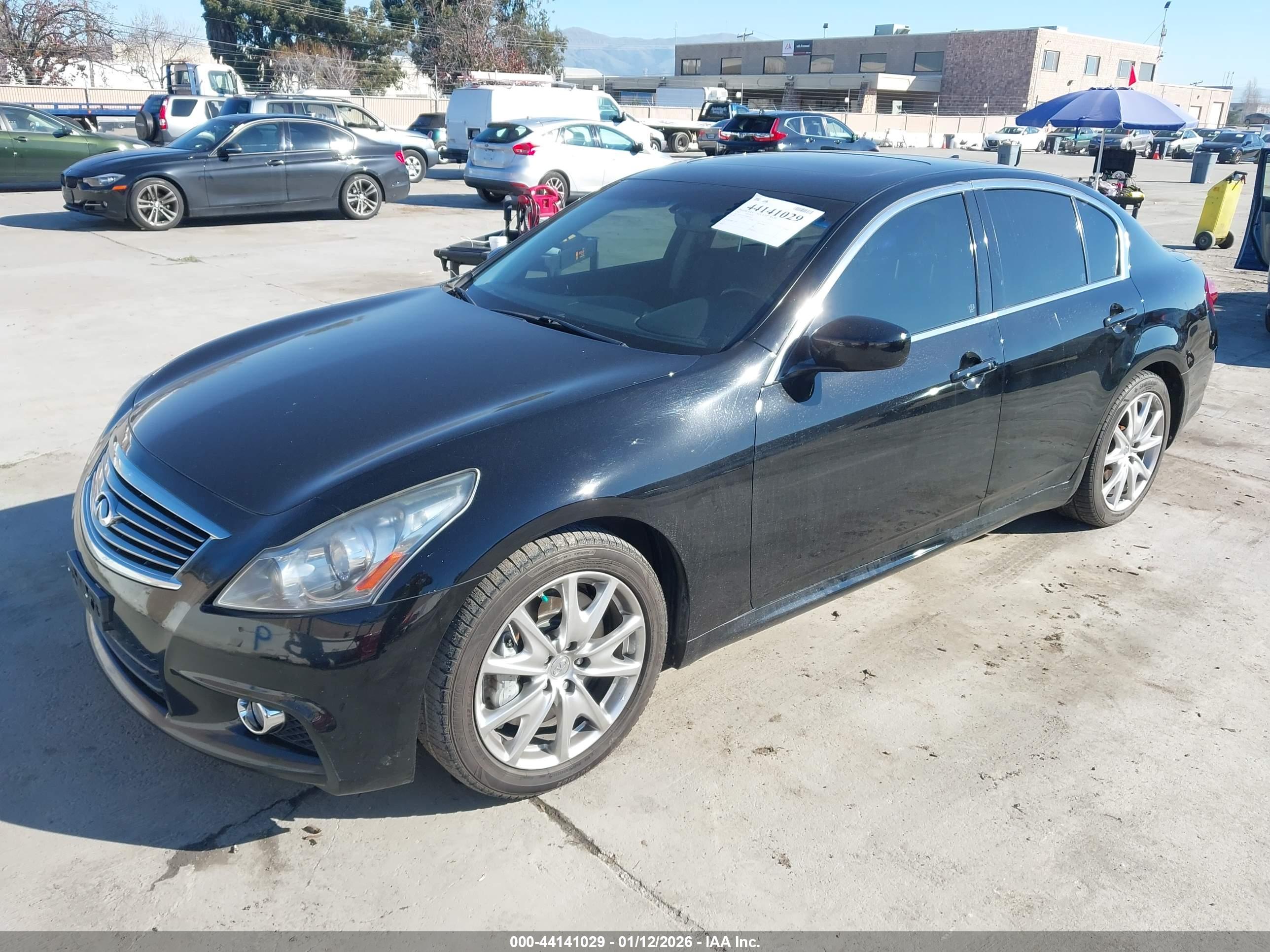 INFINITI G37 image 2