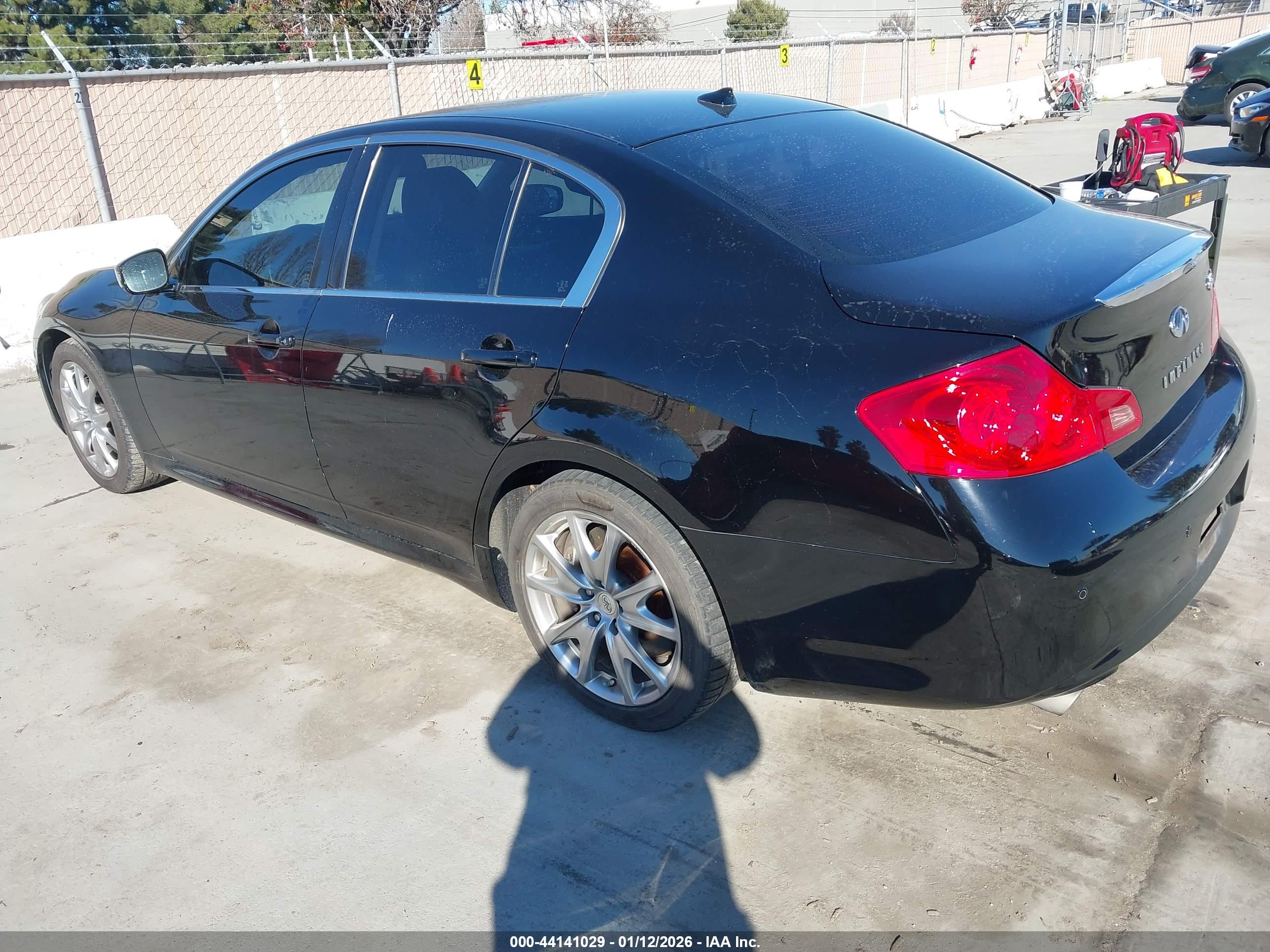 INFINITI G37 image 3