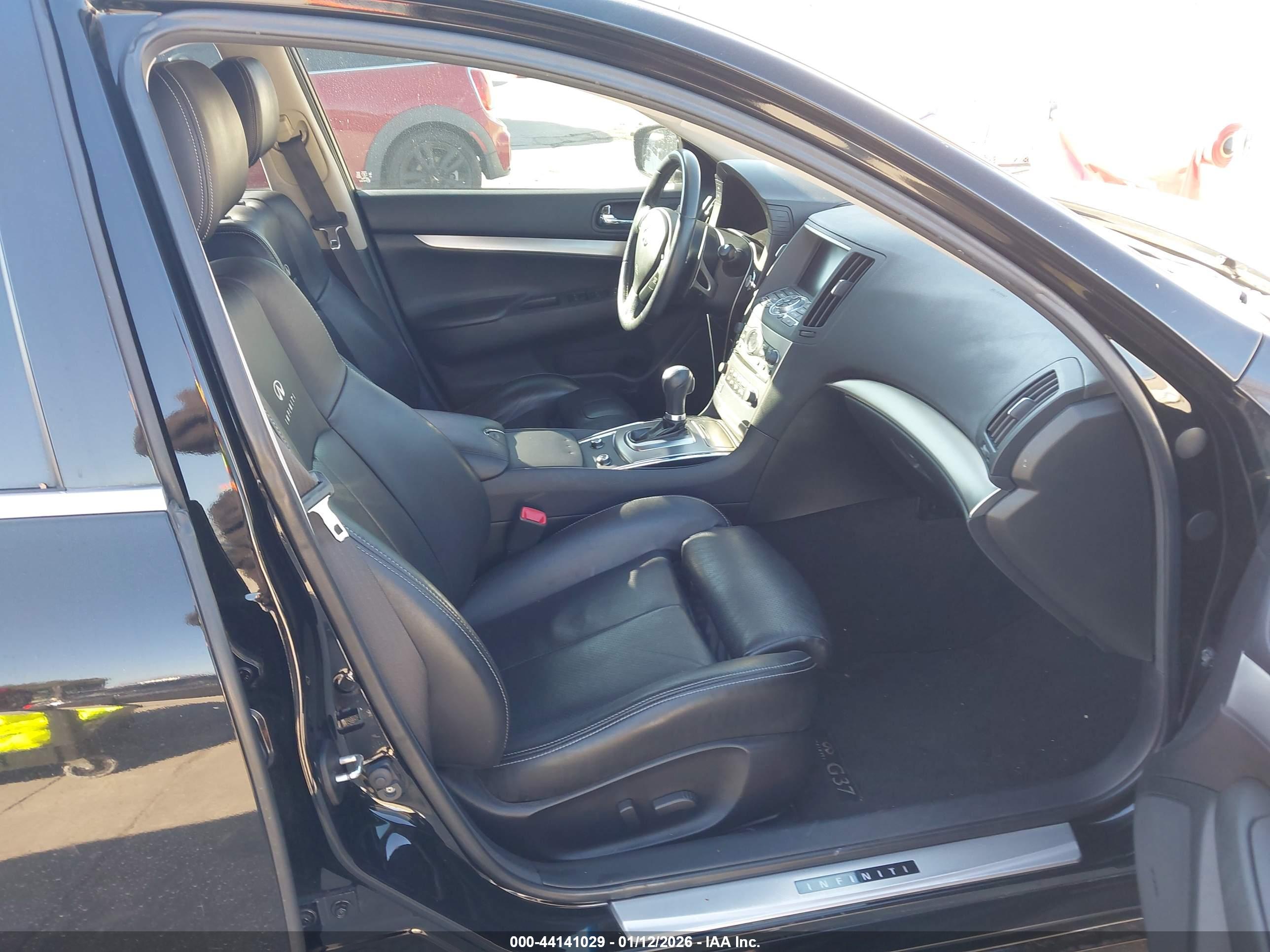 INFINITI G37 image 5