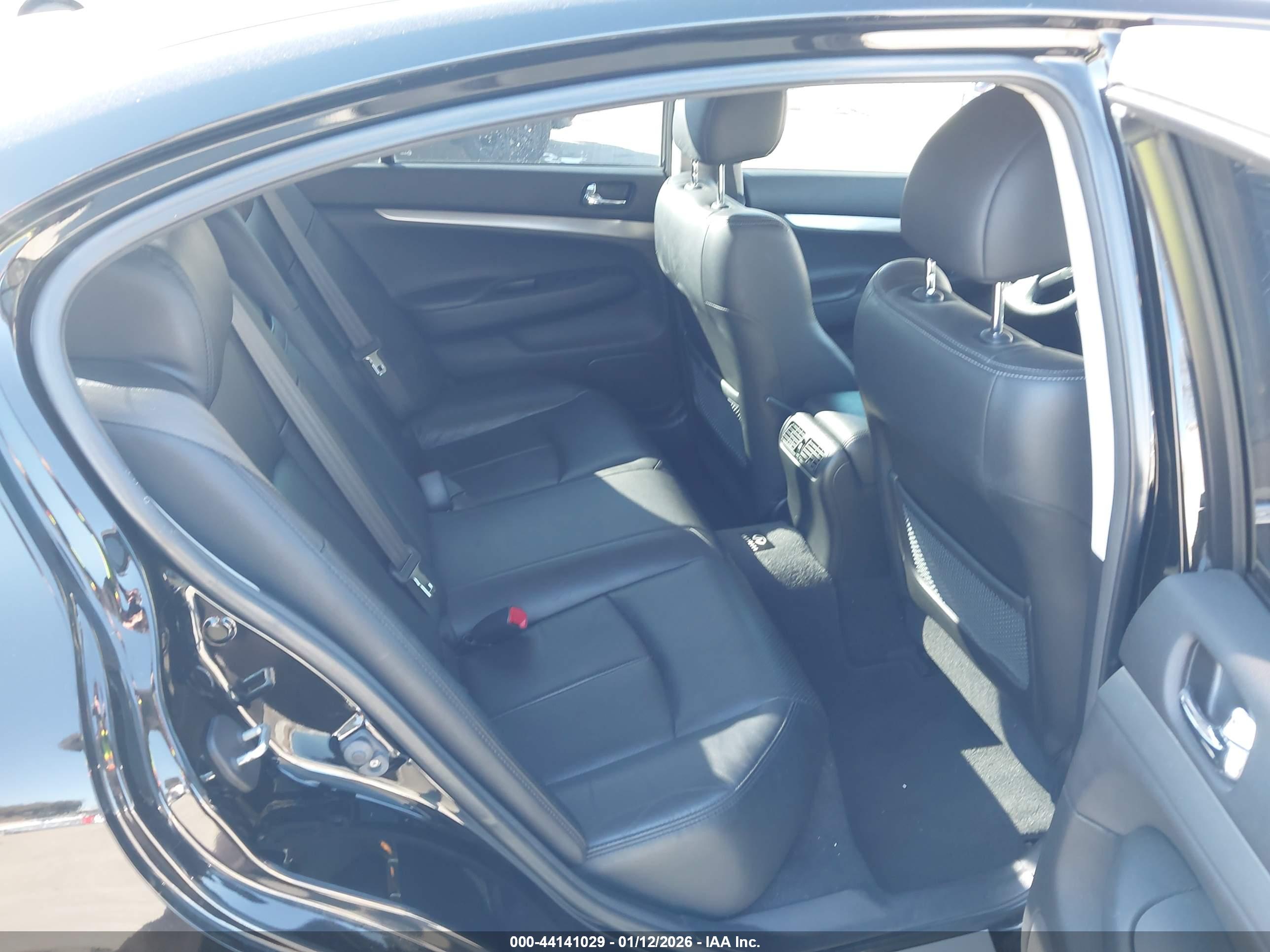 INFINITI G37 image 8