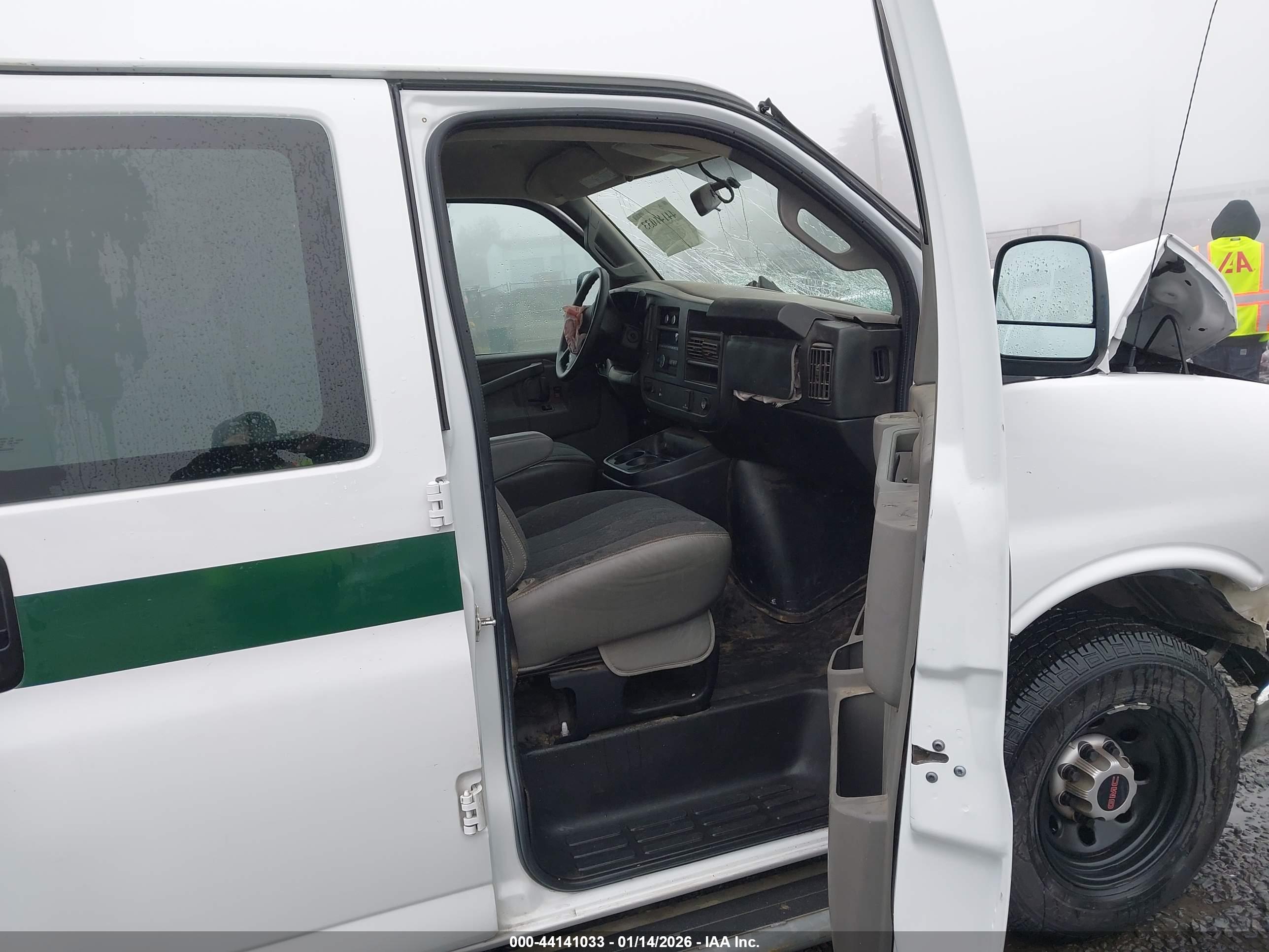 GMC SAVANA image 5