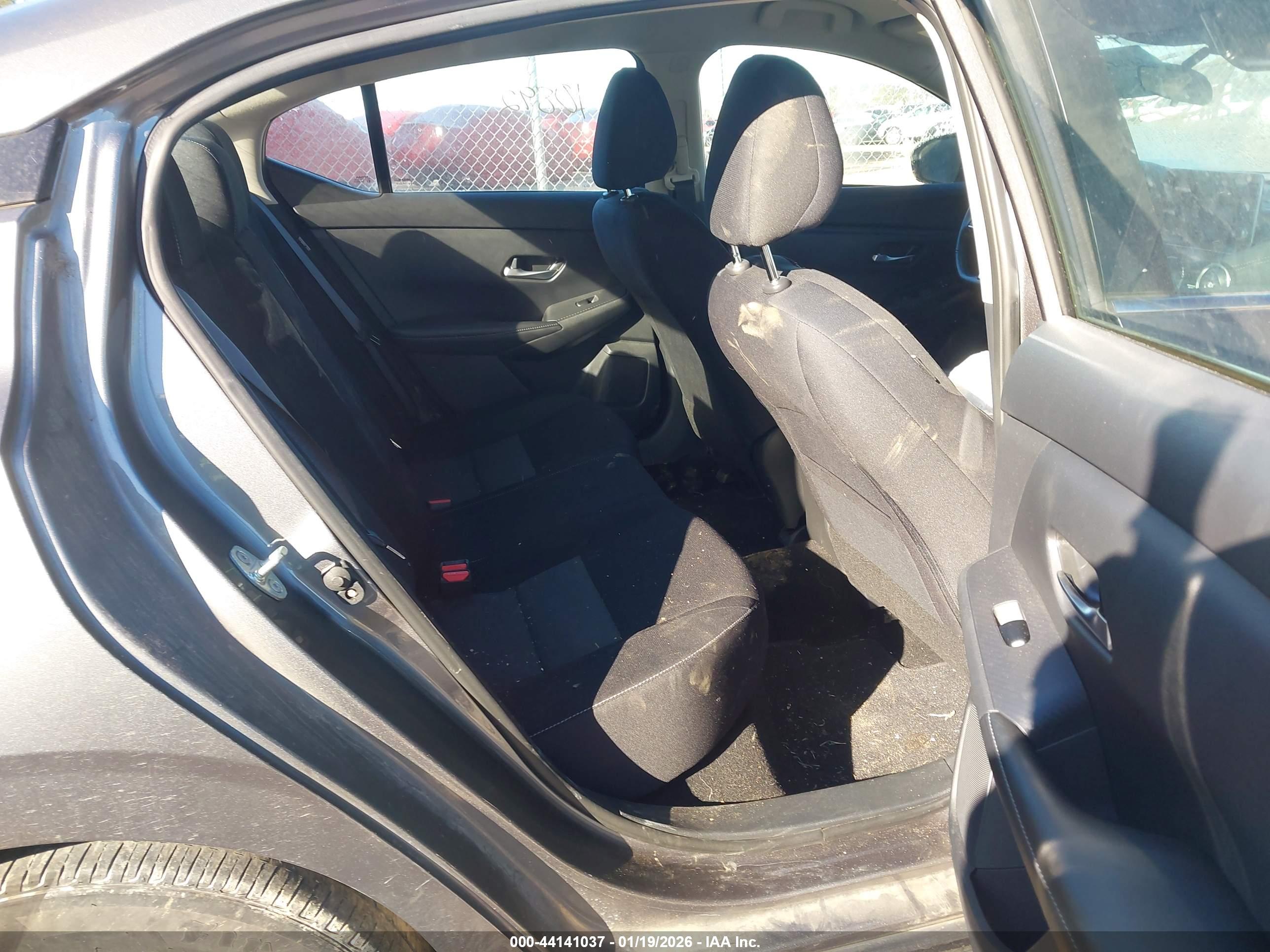 NISSAN SENTRA image 8