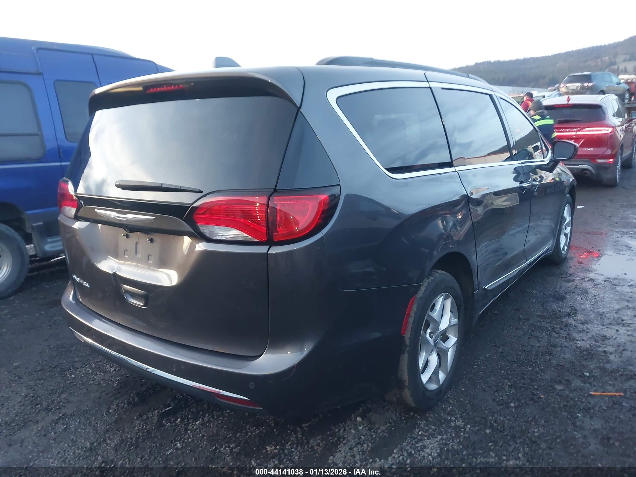 CHRYSLER PACIFICA image 4