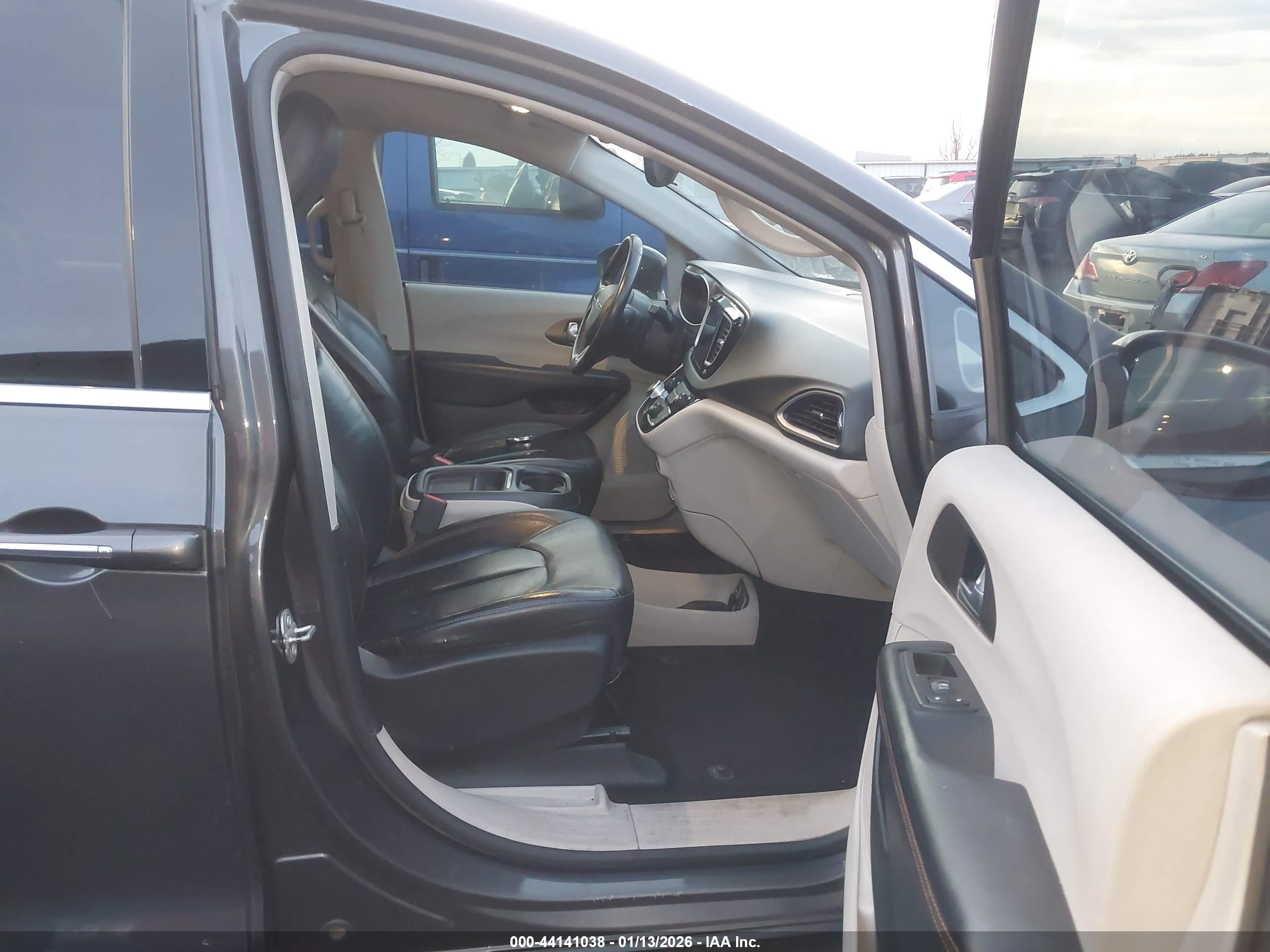 CHRYSLER PACIFICA image 5