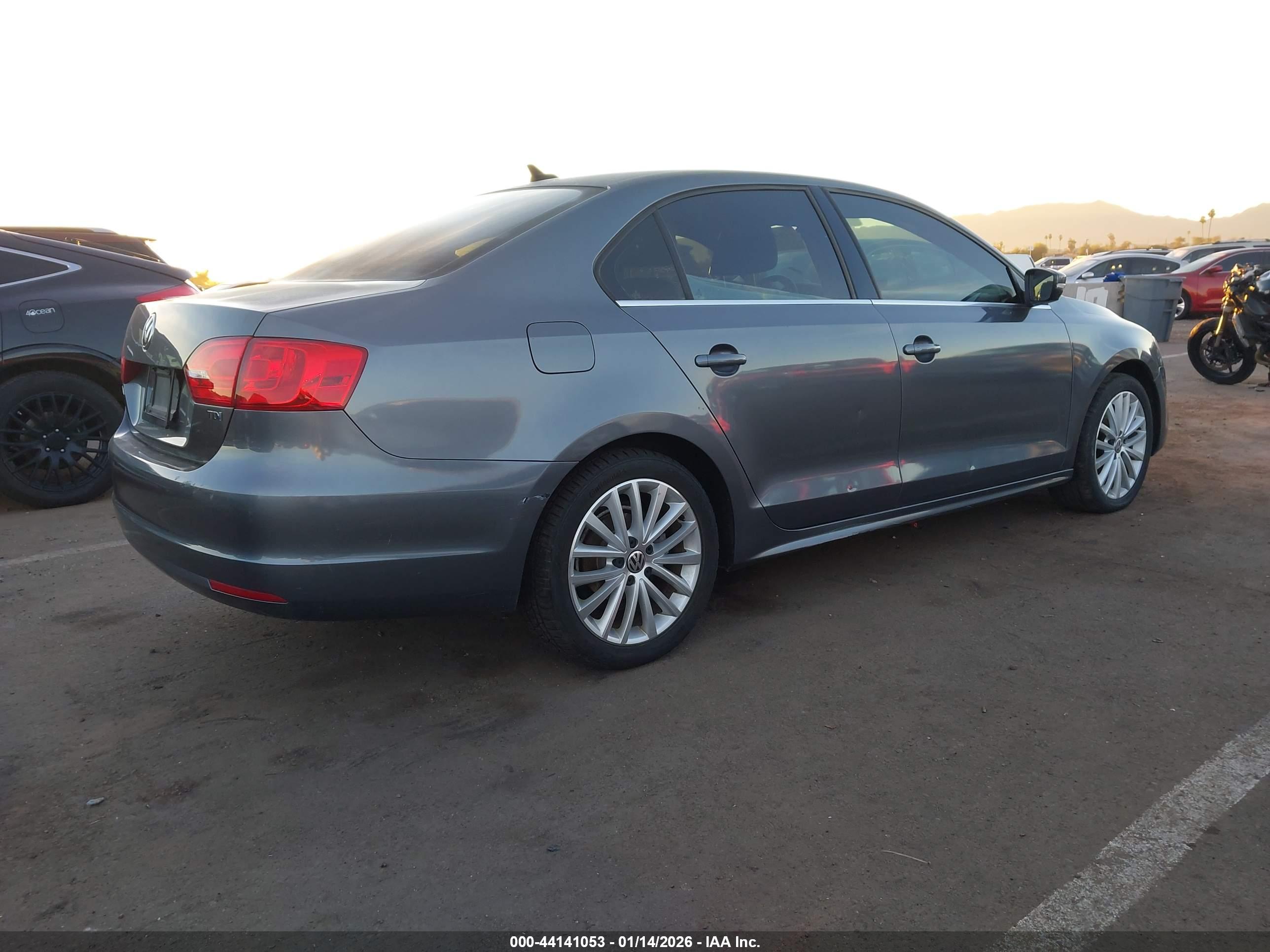 VOLKSWAGEN JETTA image 4