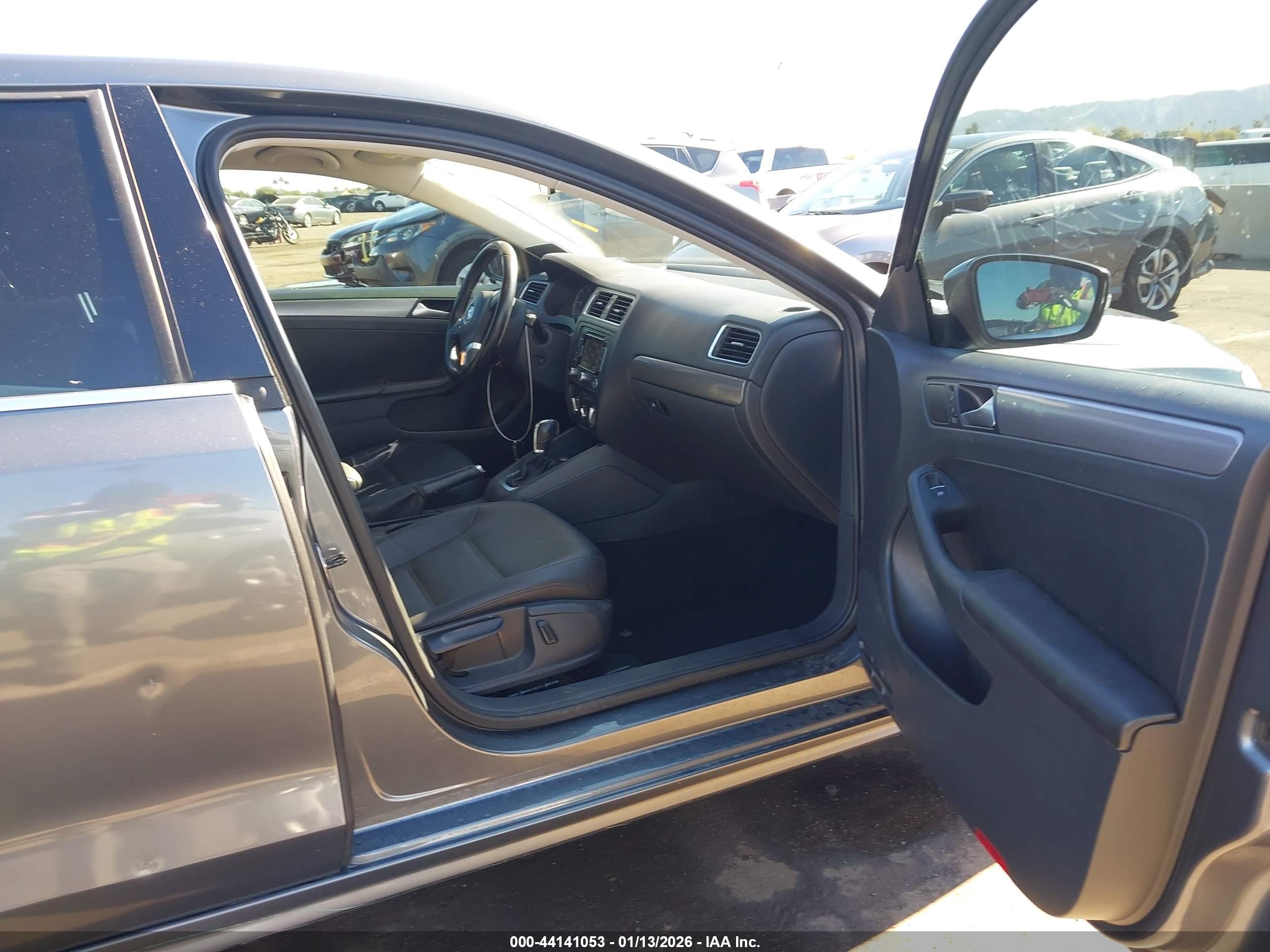VOLKSWAGEN JETTA image 5