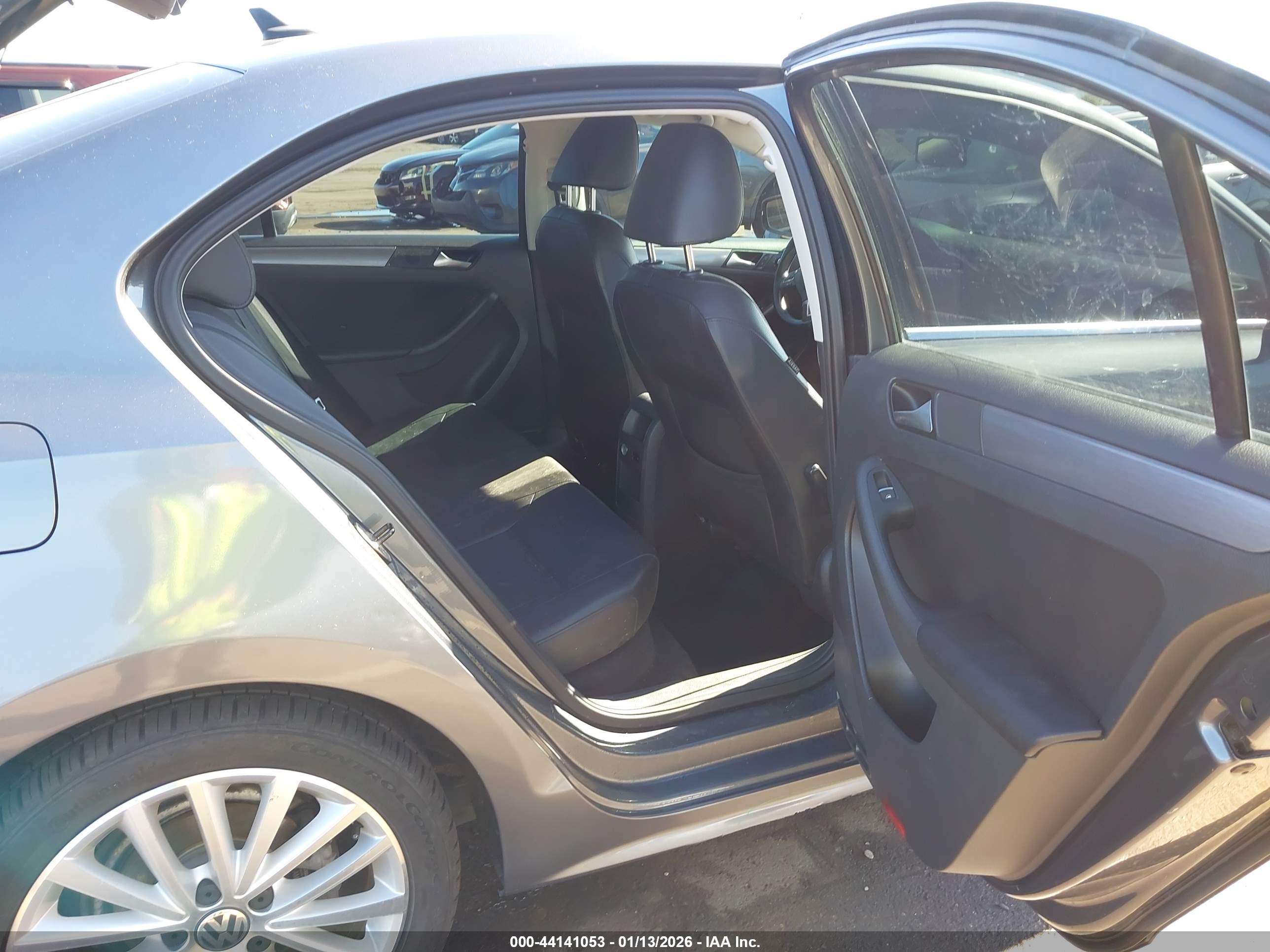 VOLKSWAGEN JETTA image 8