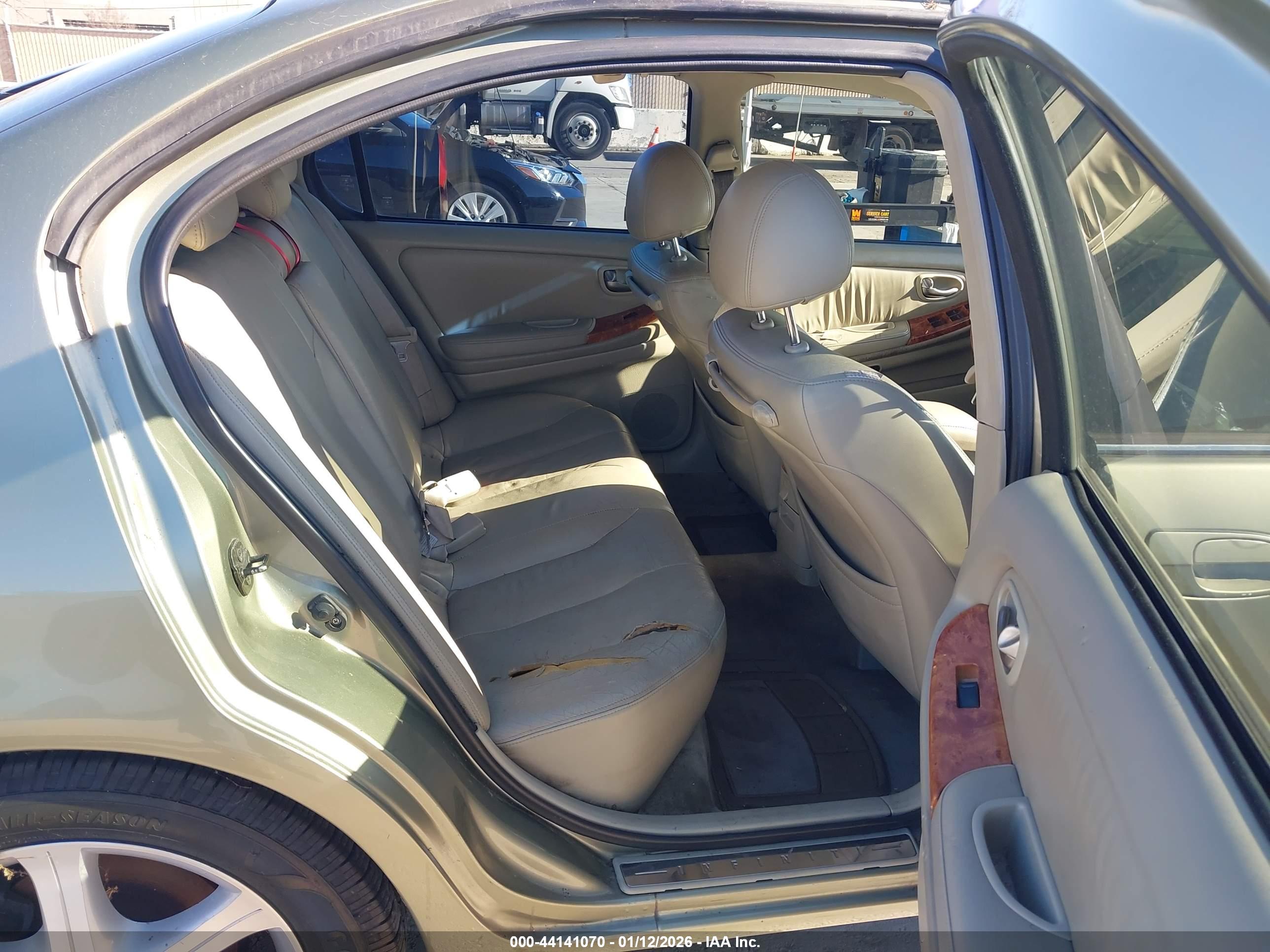 INFINITI I35 image 8