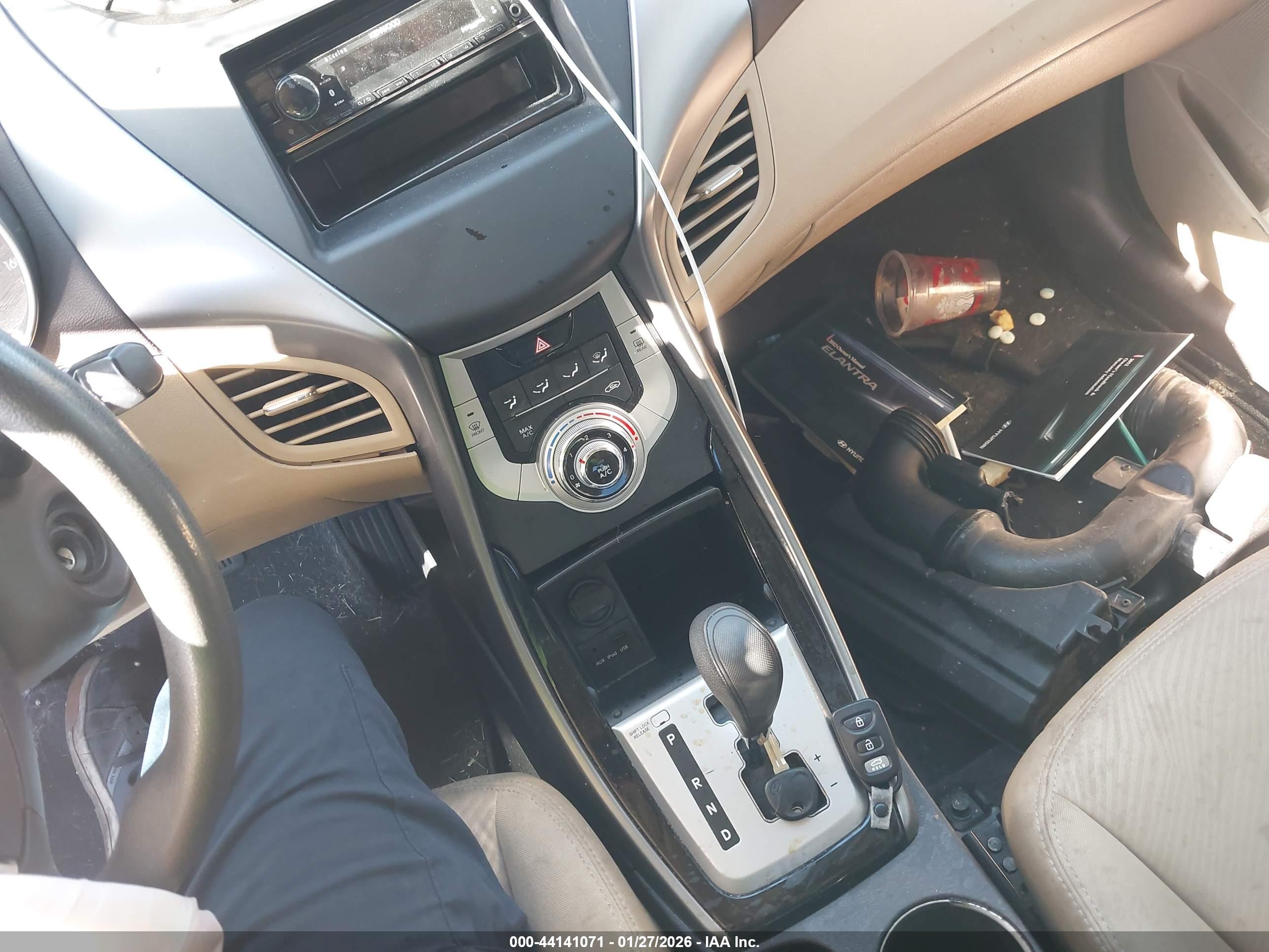 HYUNDAI ELANTRA image 11