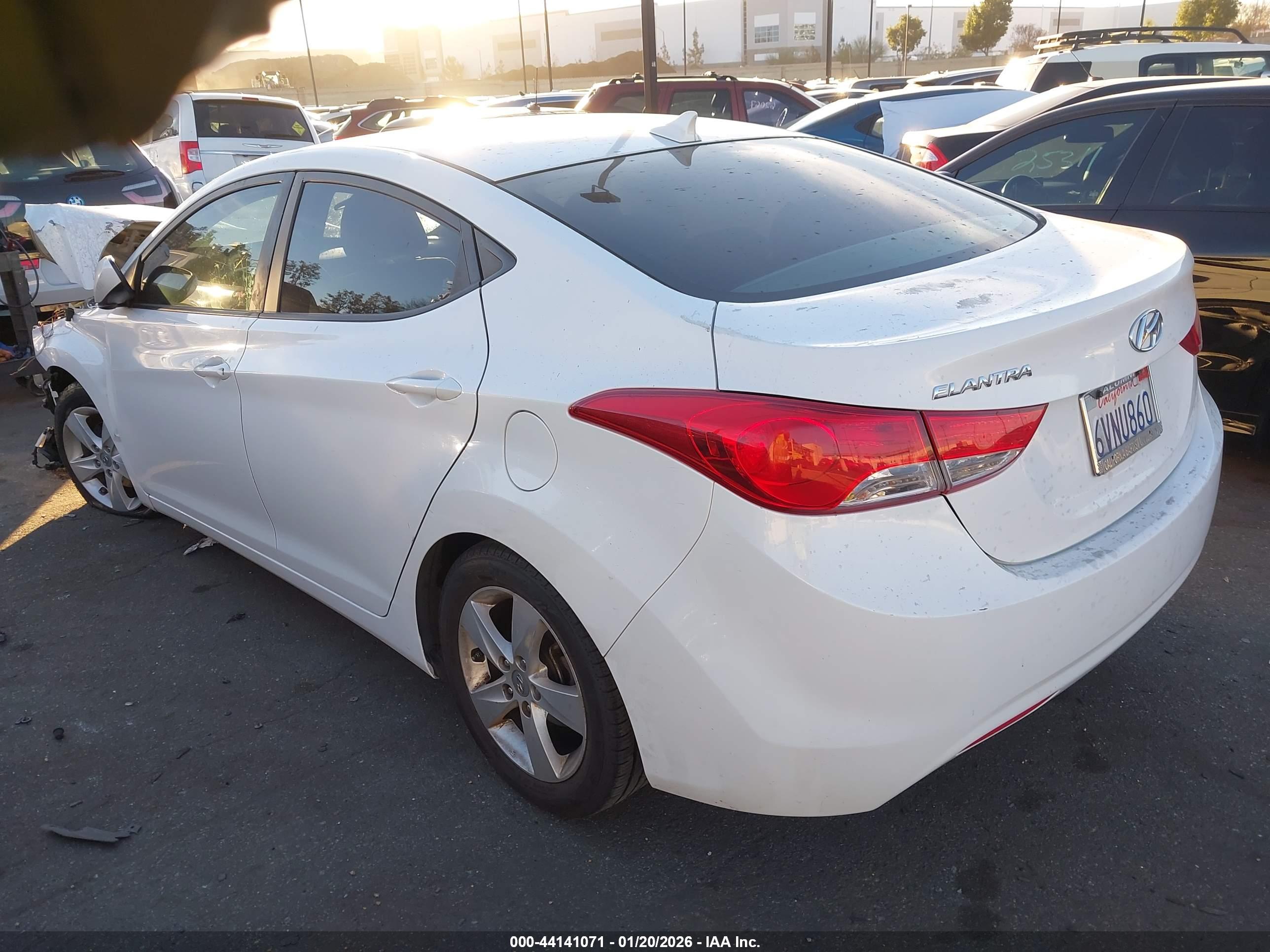 HYUNDAI ELANTRA image 3