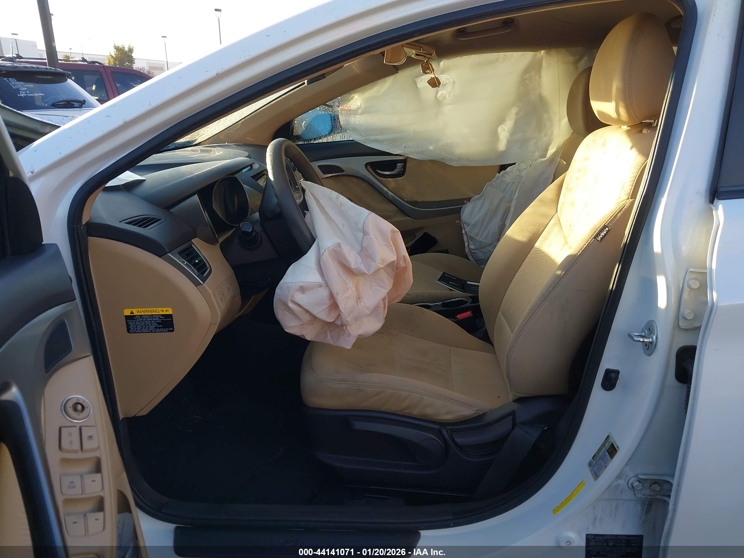 HYUNDAI ELANTRA image 5