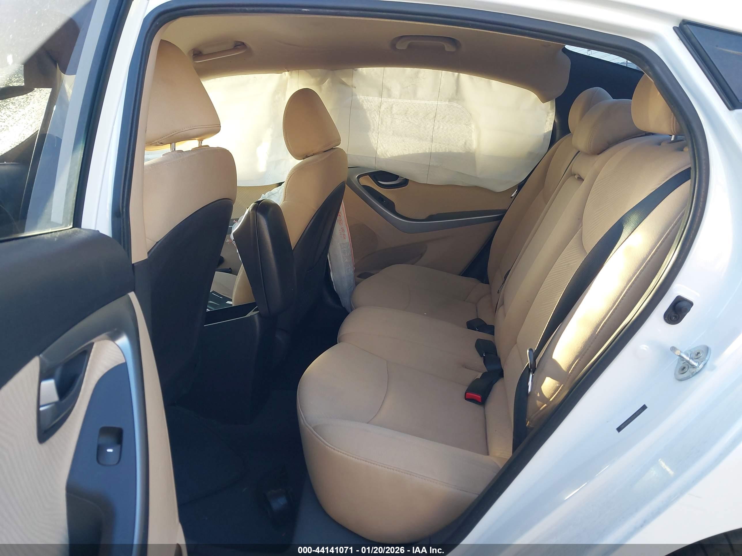 HYUNDAI ELANTRA image 8