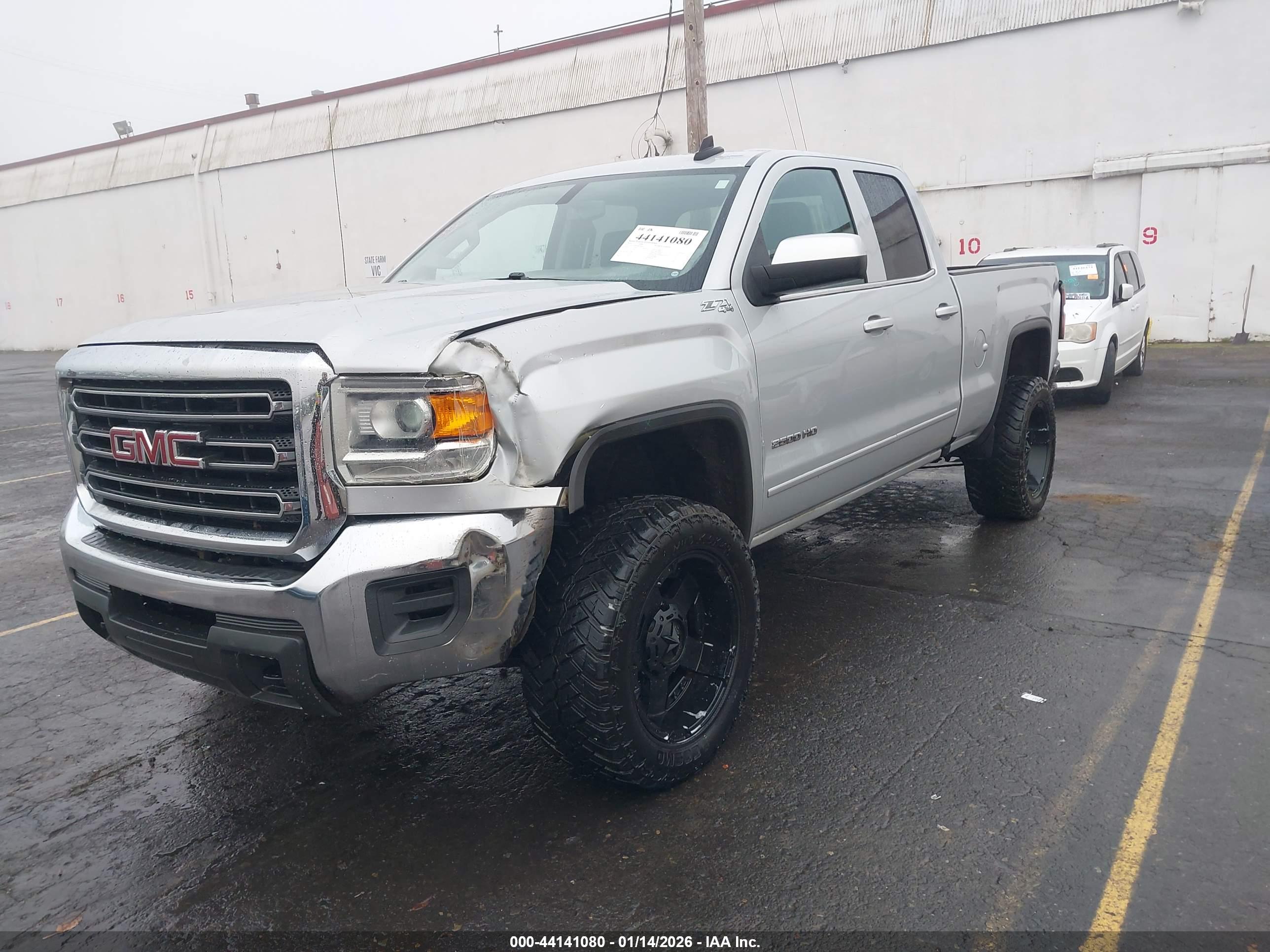 GMC SIERRA image 2