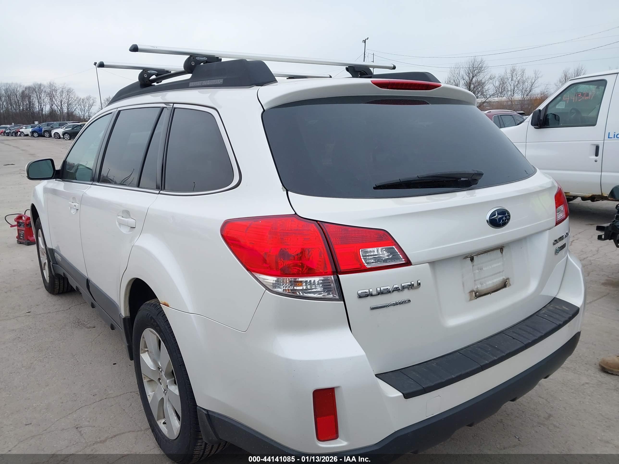 SUBARU OUTBACK image 3