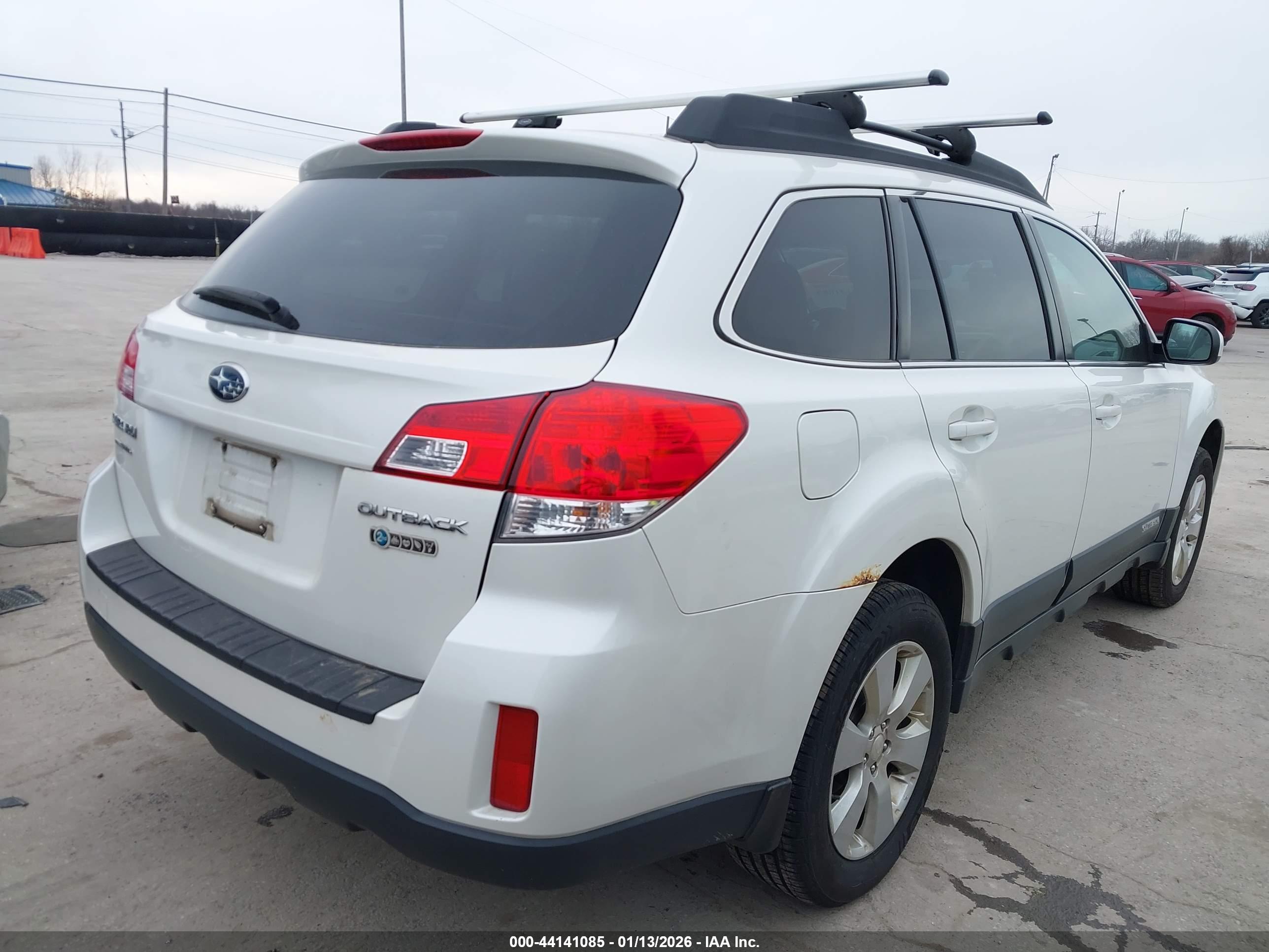 SUBARU OUTBACK image 4