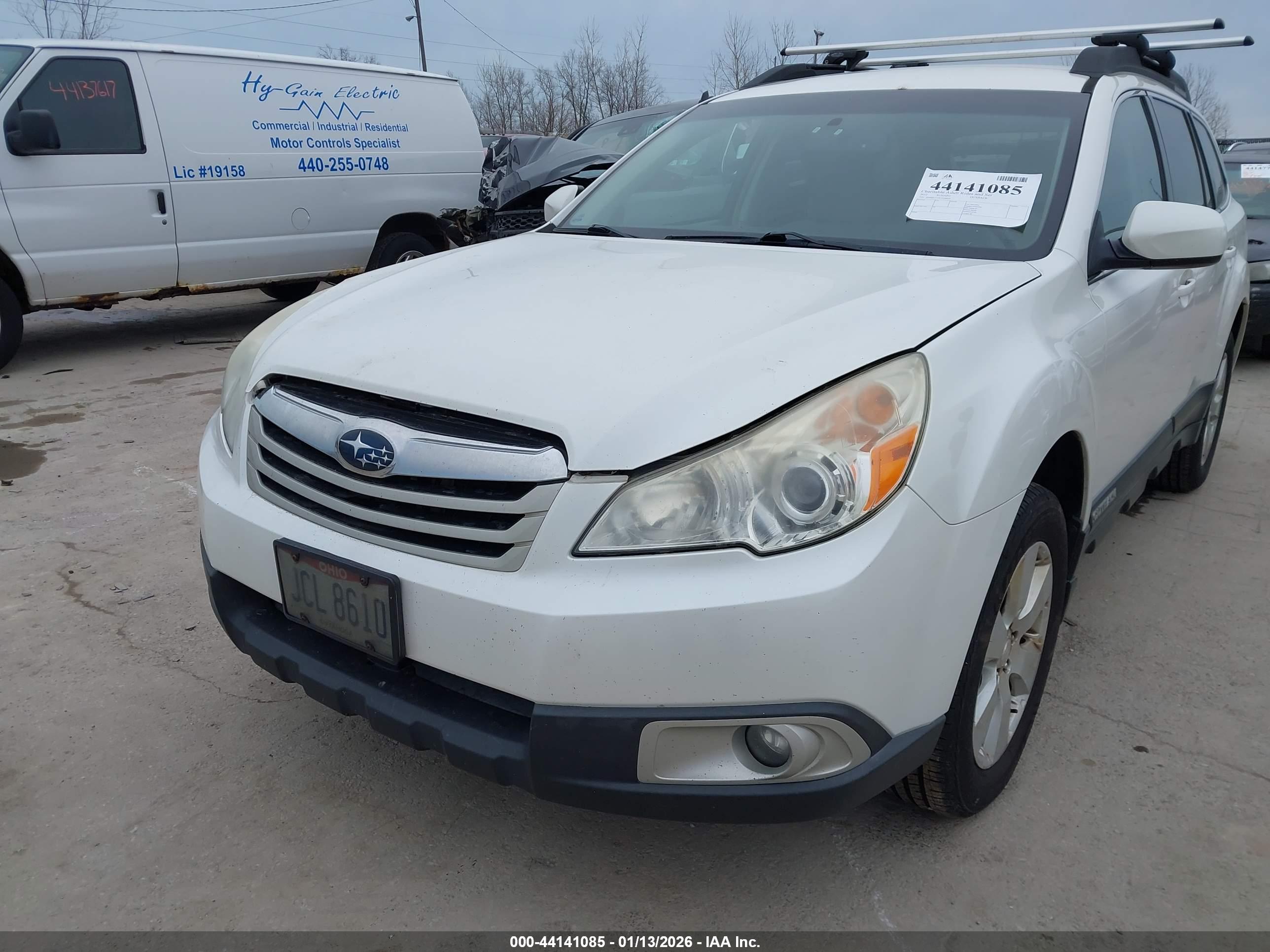 SUBARU OUTBACK image 6
