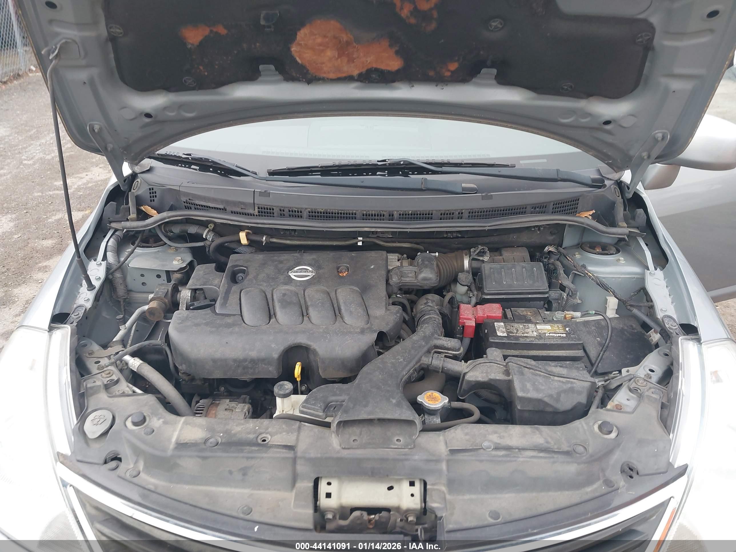 NISSAN VERSA image 10