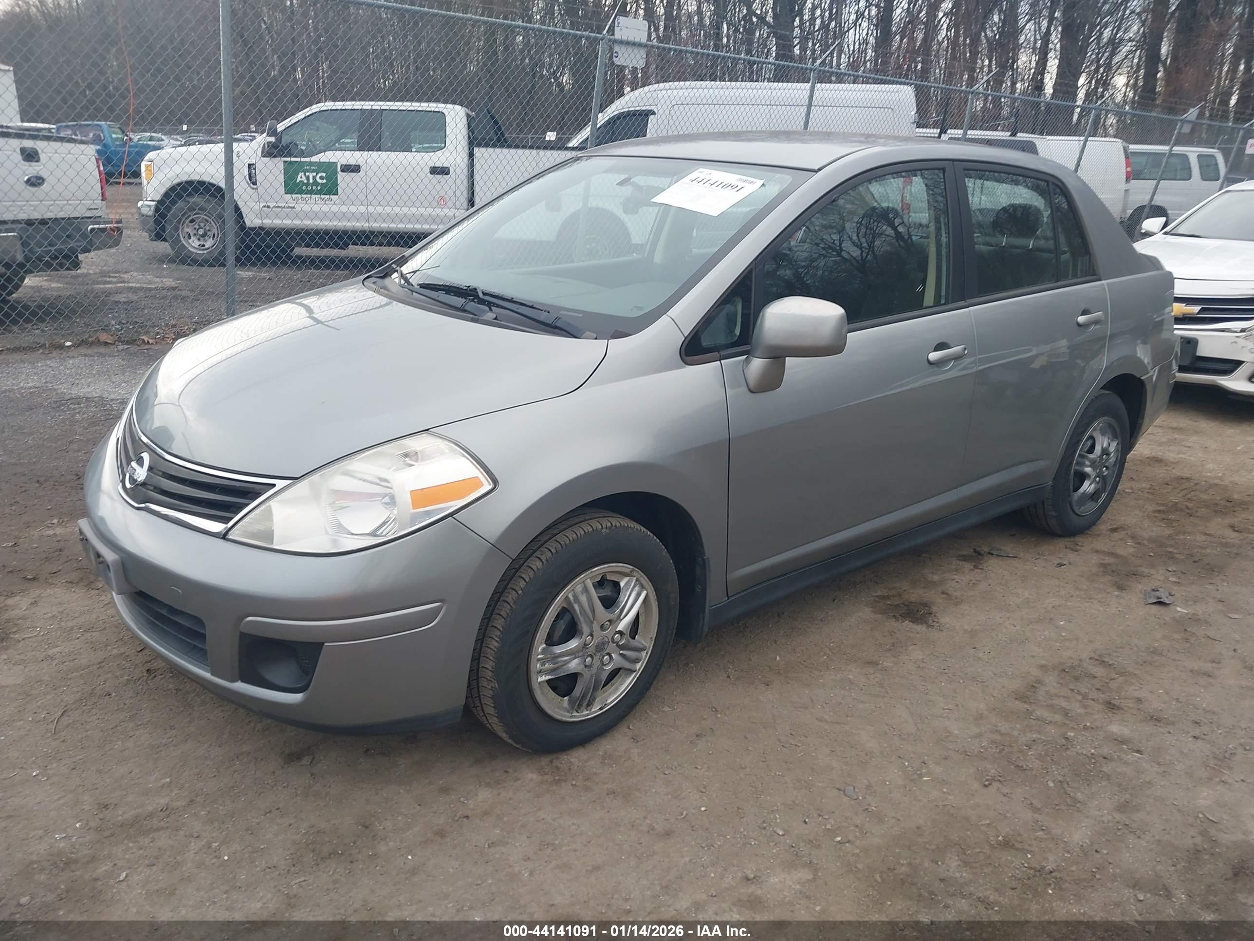 NISSAN VERSA image 2