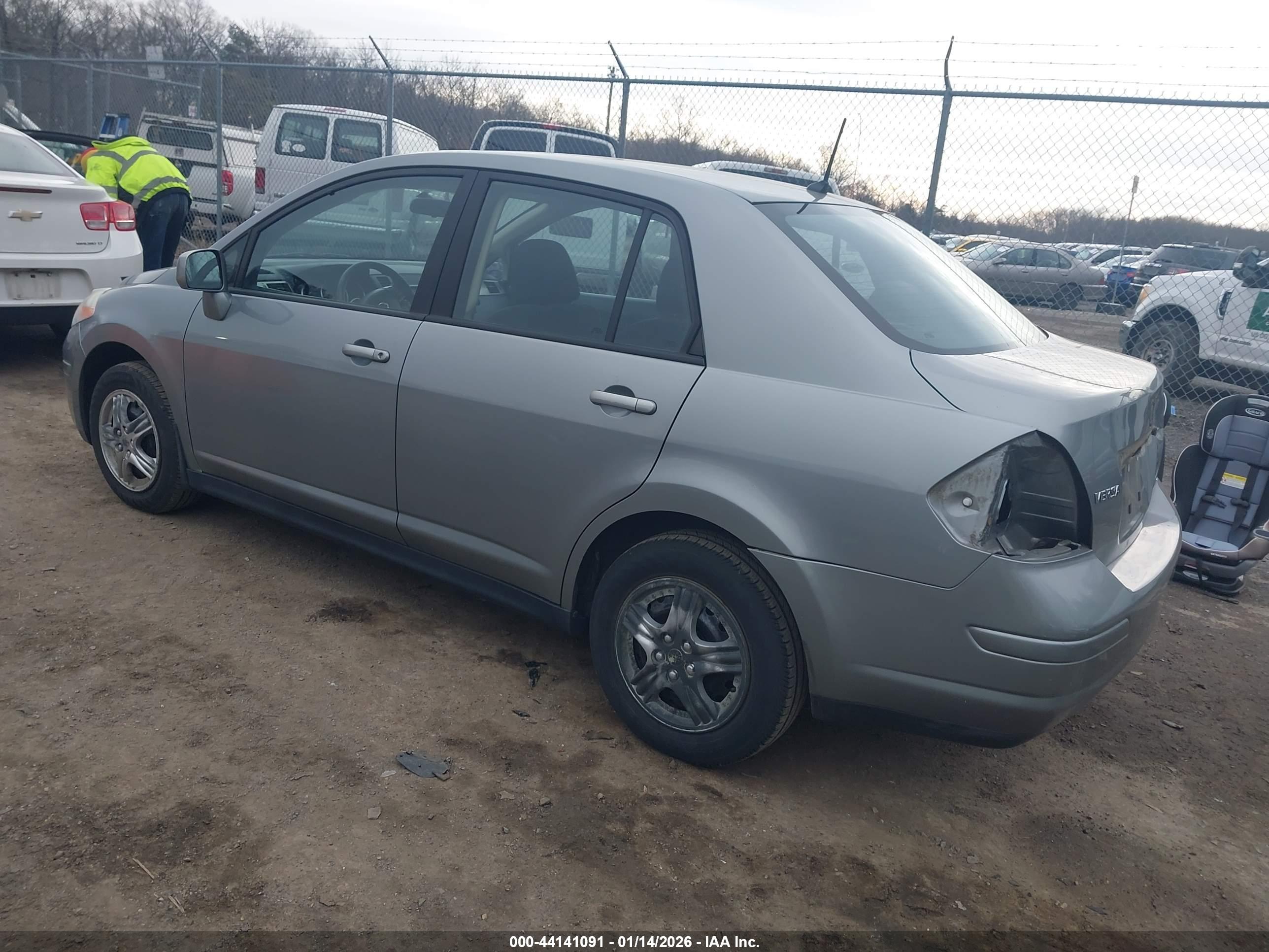 NISSAN VERSA image 3