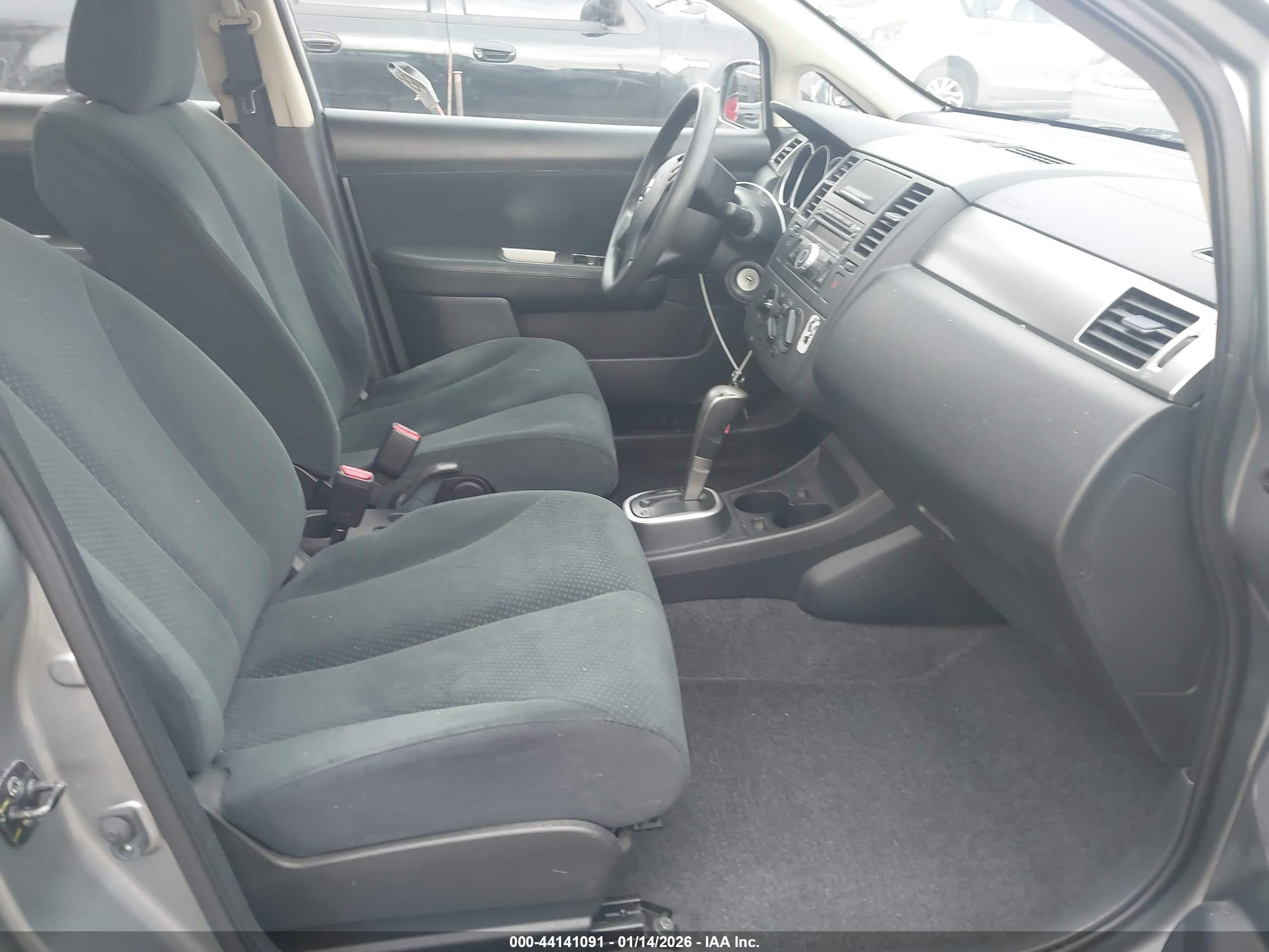 NISSAN VERSA image 5