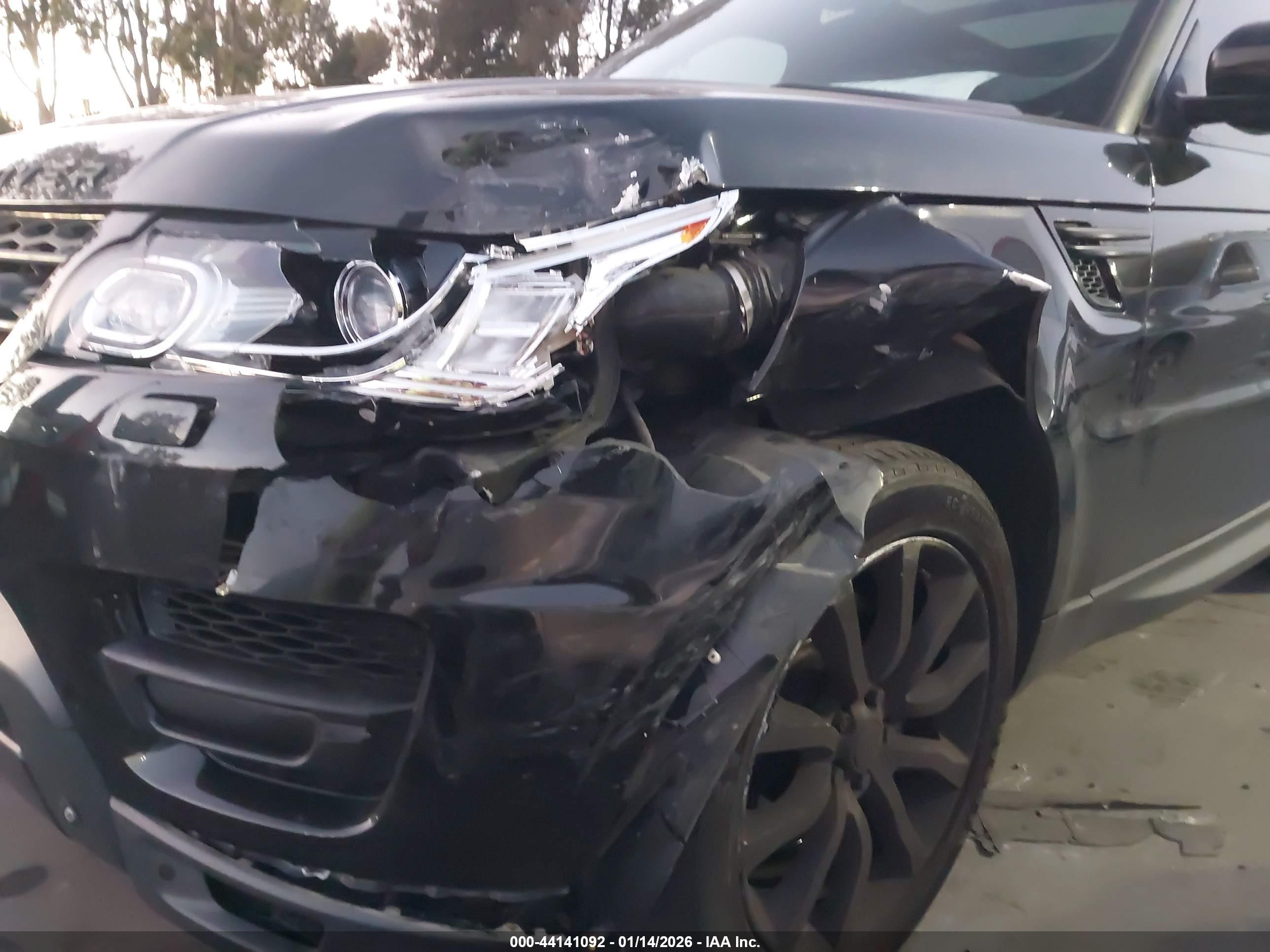 LAND ROVER image 6