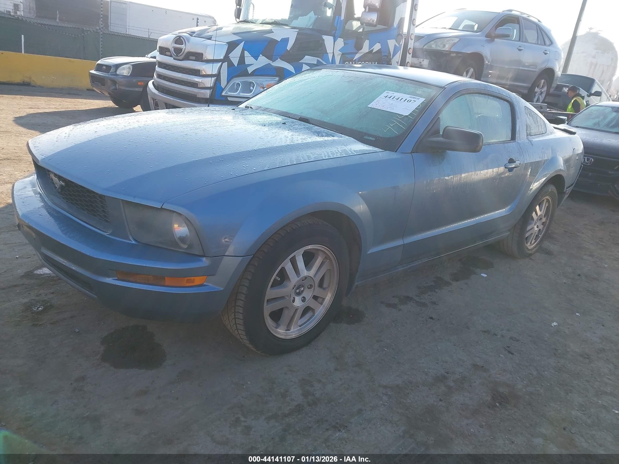 FORD MUSTANG image 2